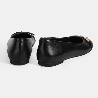  Kadın Siyah Metal Toka Aksesuarlı Deri Babet