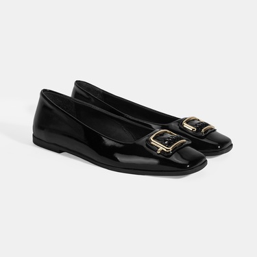  Kadın Siyah Metal Toka Aksesuarlı Rugan Babet