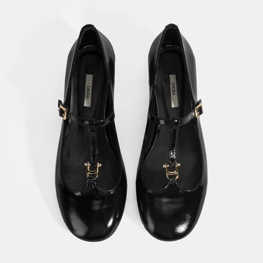  Kadın Siyah Toka Aksesuarlı T-Bant Rugan Topuklu Babet