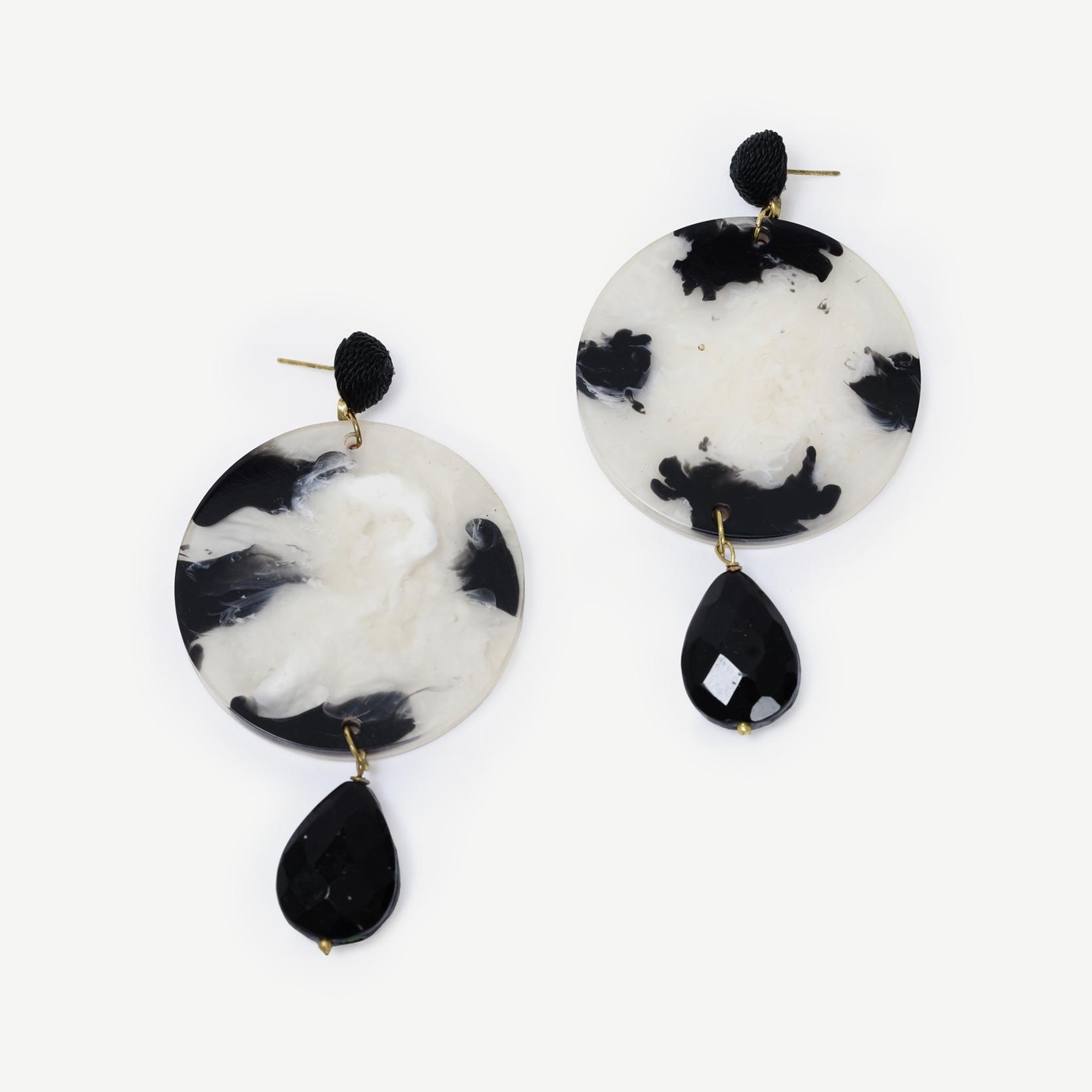 YARGICI Cam Boncuk Detaylı Yuvarlak Küpe