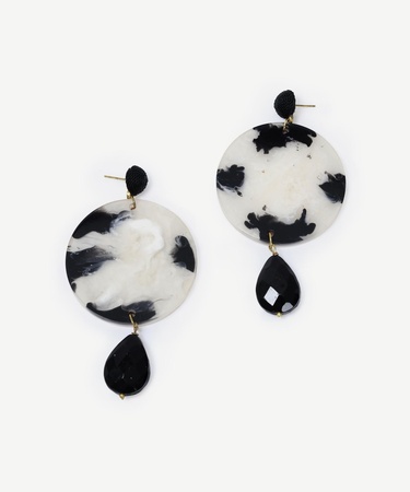  YARGICI Cam Boncuk Detaylı Yuvarlak Küpe