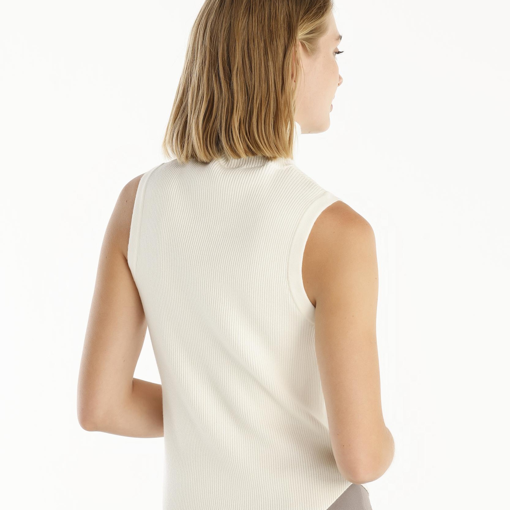 YARGICI Kolsuz Dik Yakalı Triko