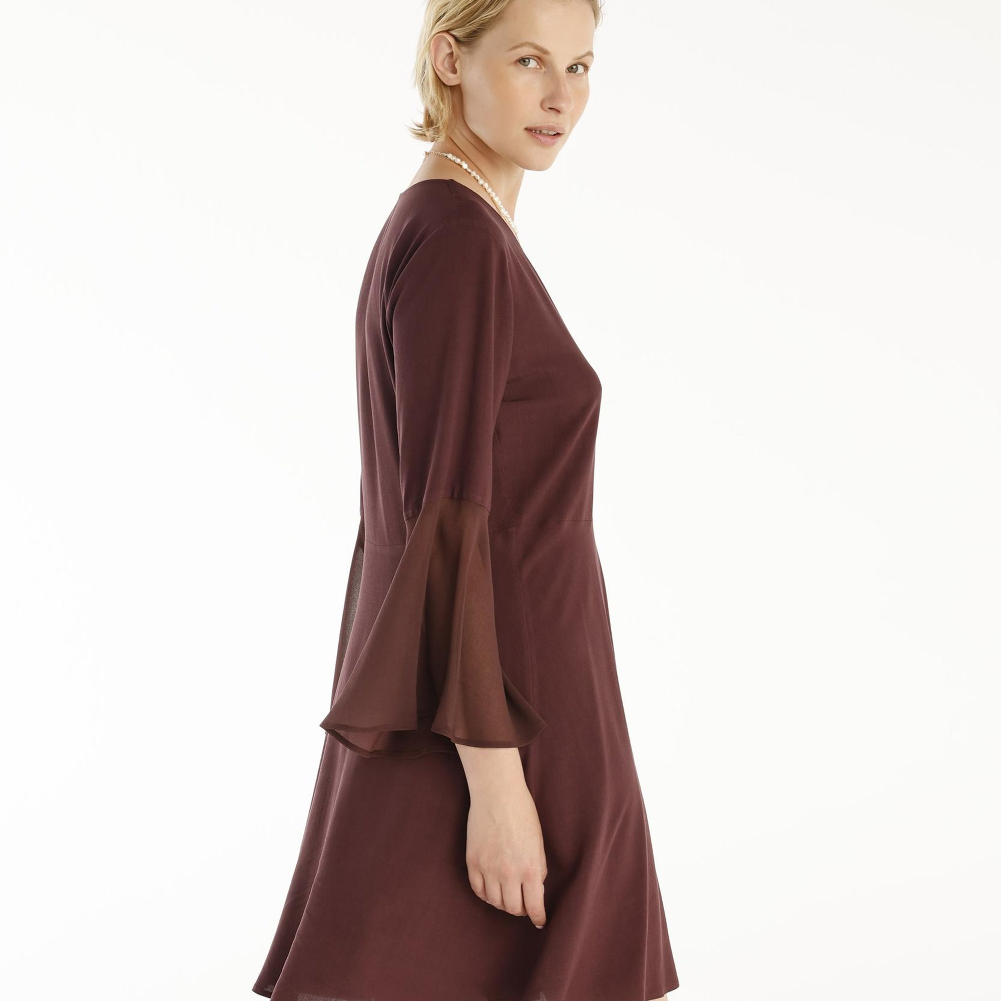 YARGICI V Yakalı Elbise