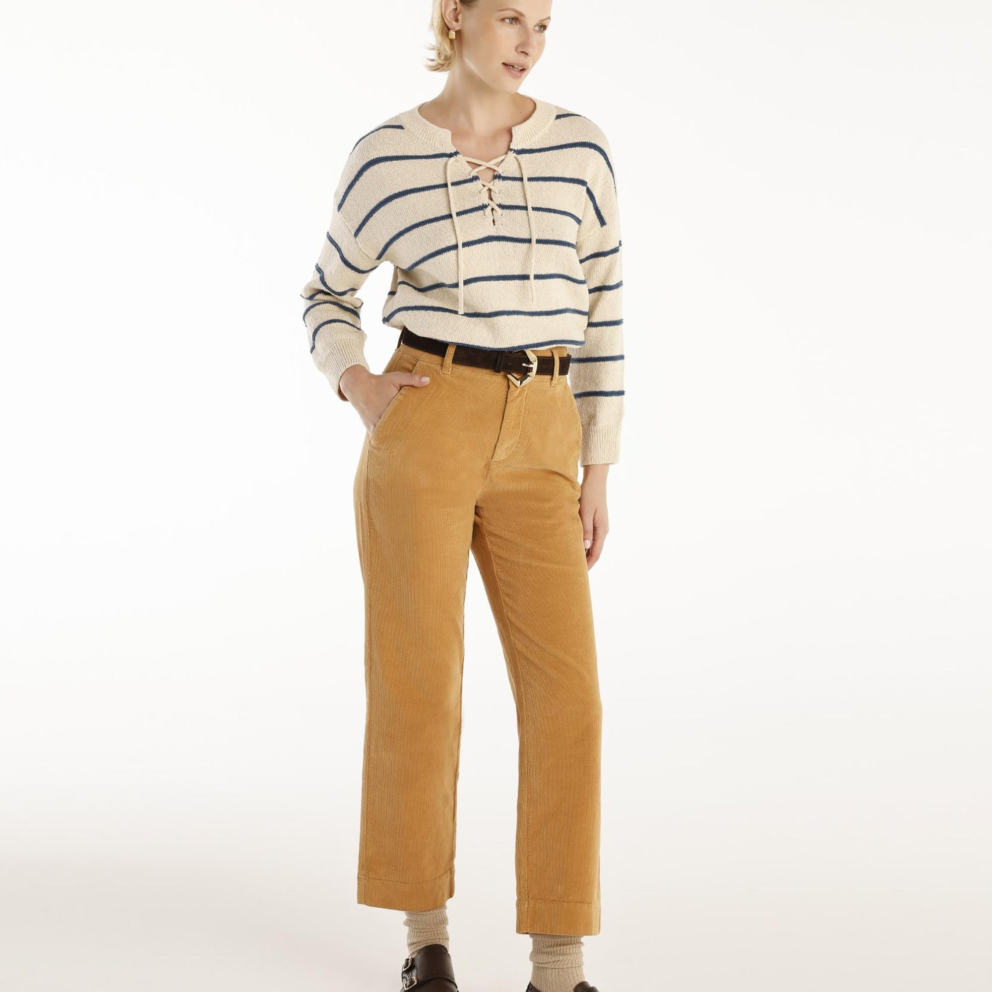 Arka Cep Detaylı Rahat Düz Paça Yüksel Bel Pantolon