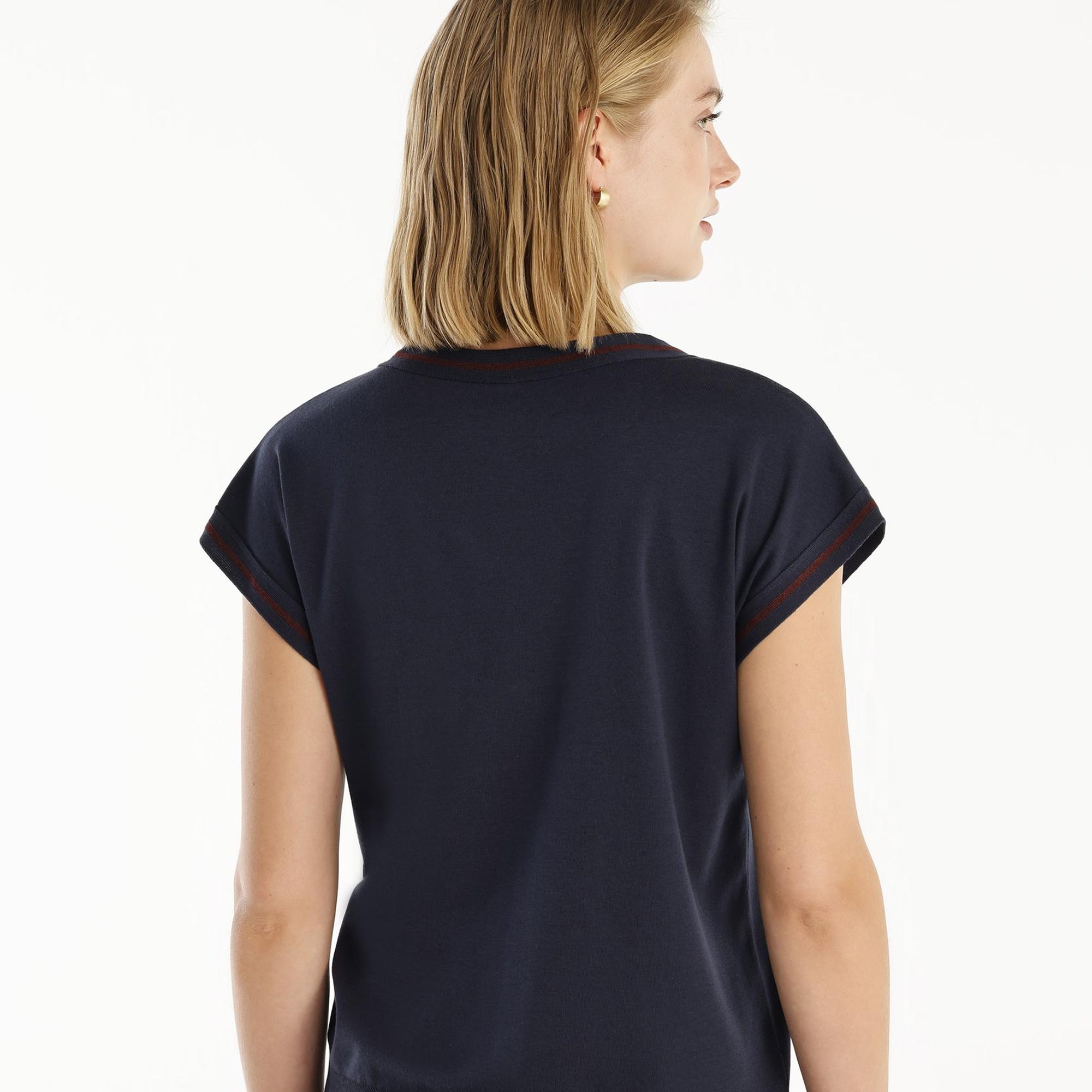 YARGICI V- Yakalı Kısa Kollu Triko