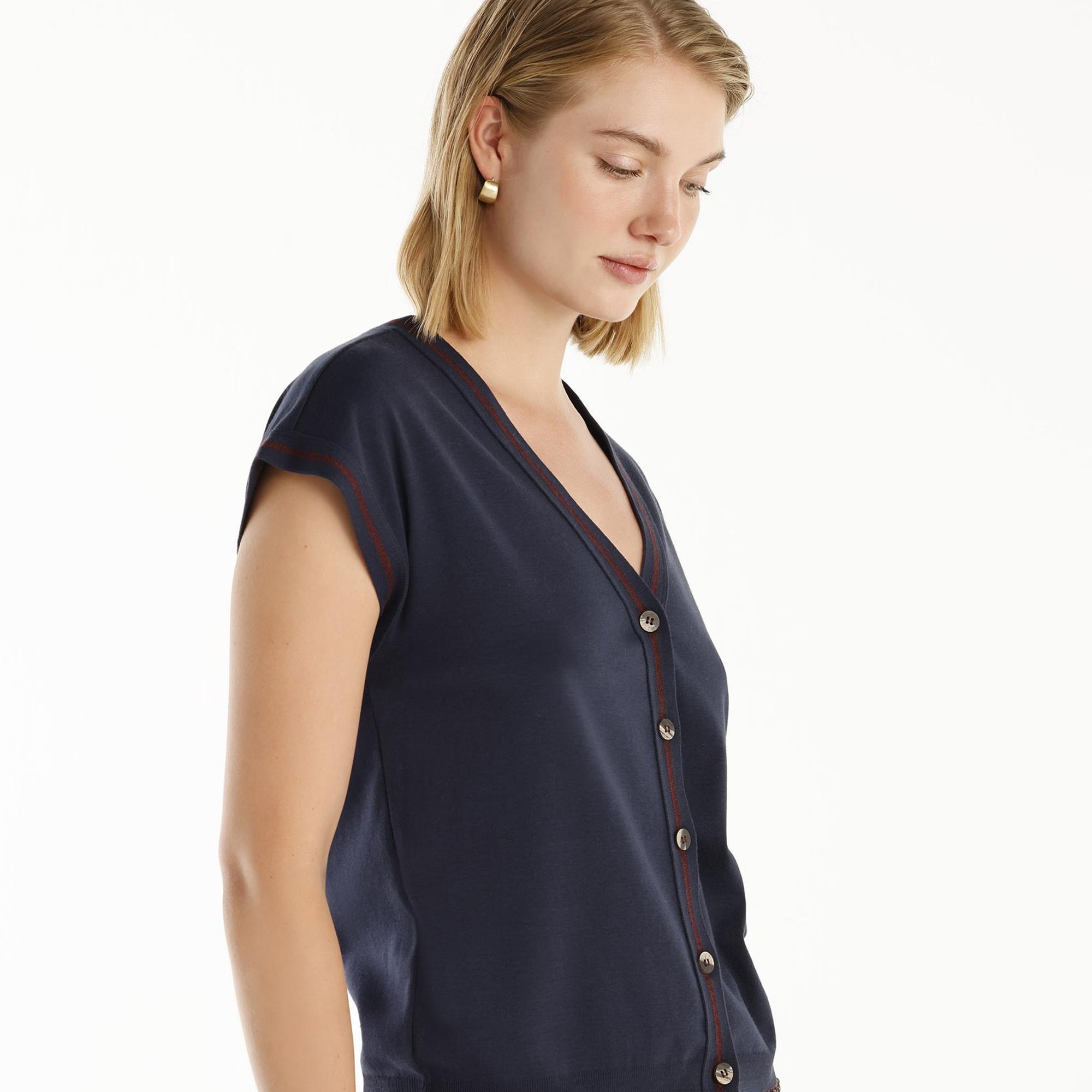 YARGICI V- Yakalı Kısa Kollu Triko