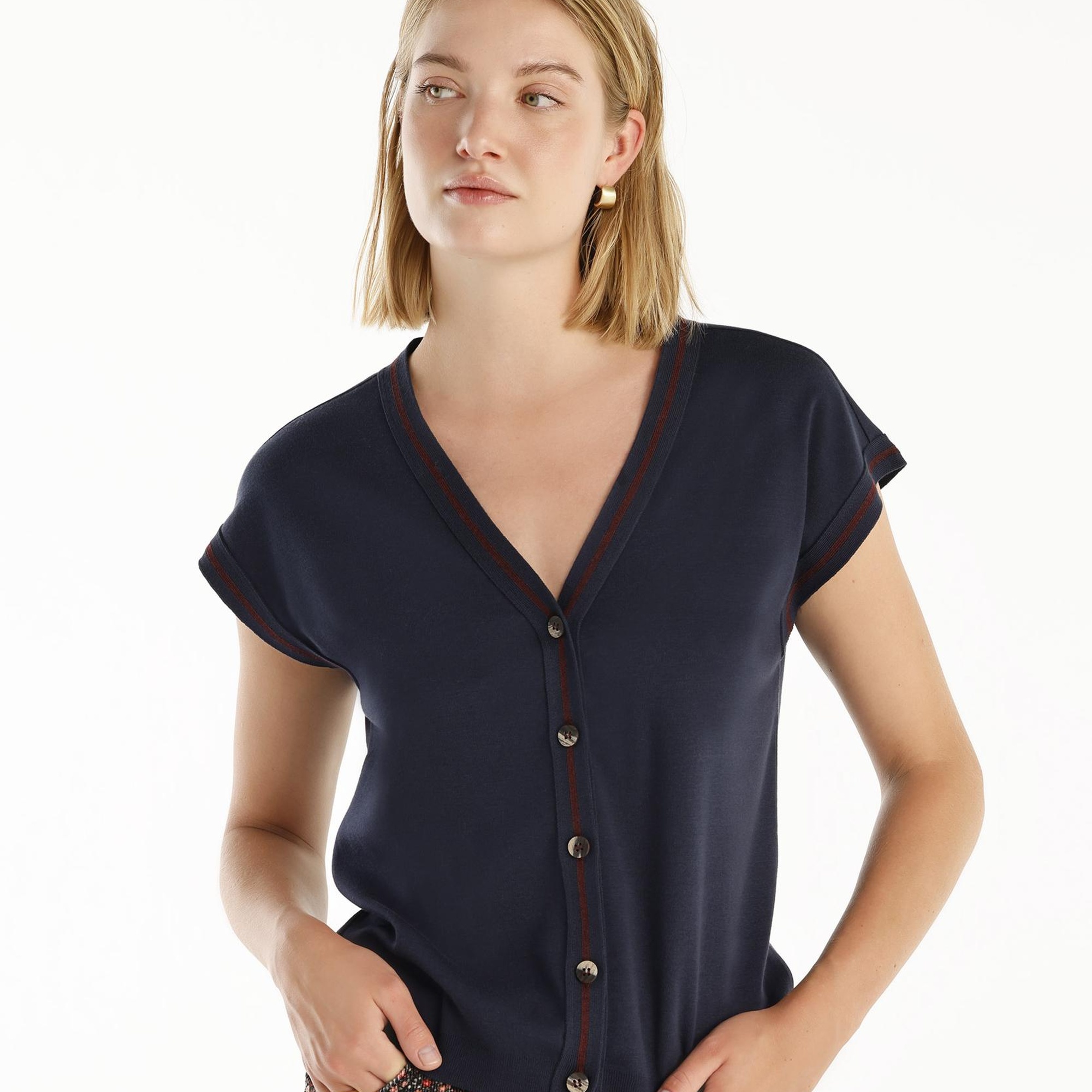 YARGICI V- Yakalı Kısa Kollu Triko