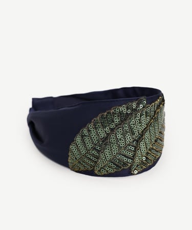  YARGICI Payet İşlemeli Ve Yaprak Desenli Taç