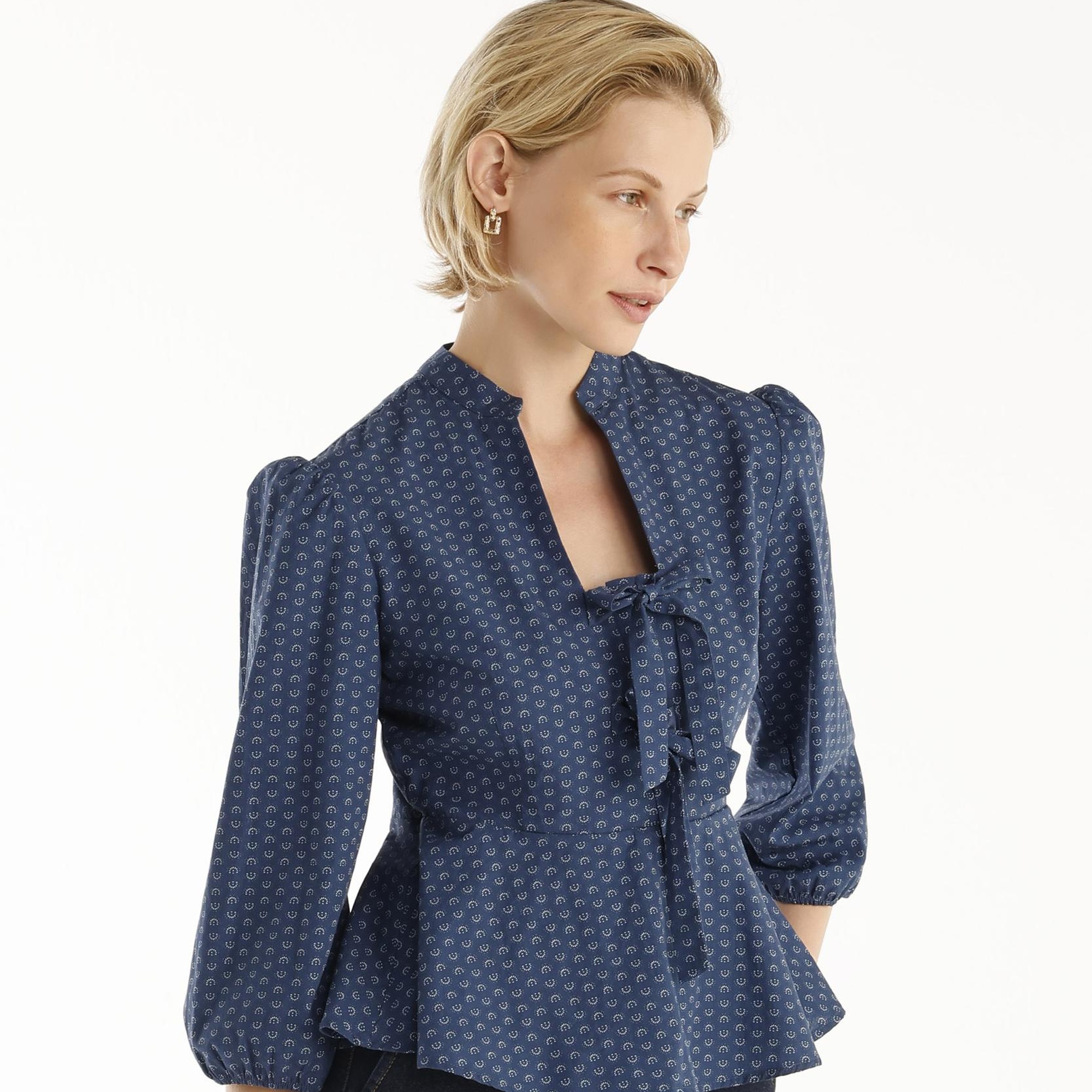 YARGICI Kurdele Detaylı Bluz