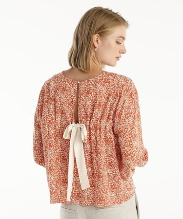  YARGICI Arka Detaylı Bluz