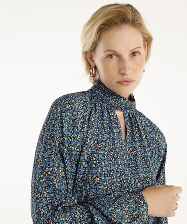  YARGICI Yakası Pliseli Uzun Balon Kollu Kısa Elbise