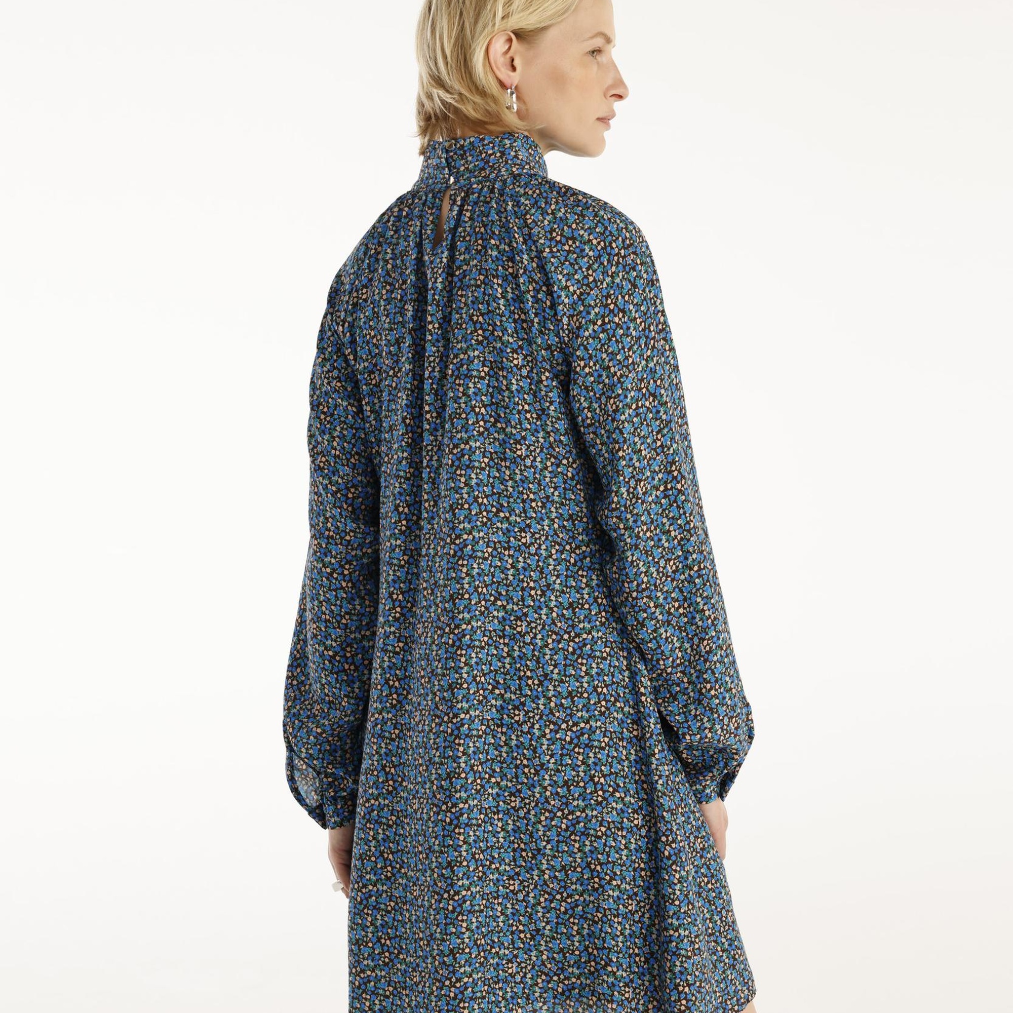 YARGICI Yakası Pliseli Uzun Balon Kollu Kısa Elbise