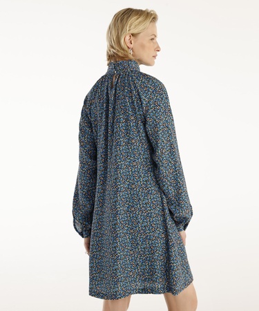  YARGICI Yakası Pliseli Uzun Balon Kollu Kısa Elbise