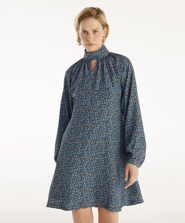  YARGICI Yakası Pliseli Uzun Balon Kollu Kısa Elbise