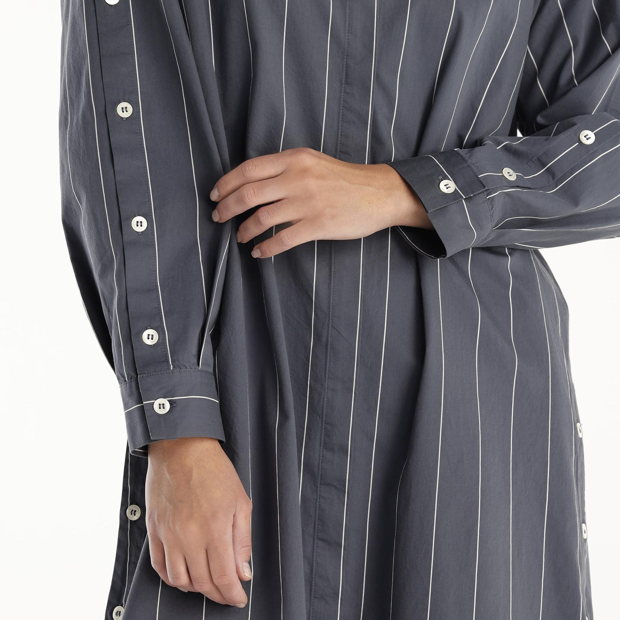 YARGICI Kolu Düğme Detaylı Midi Boy Gömlek Elbise