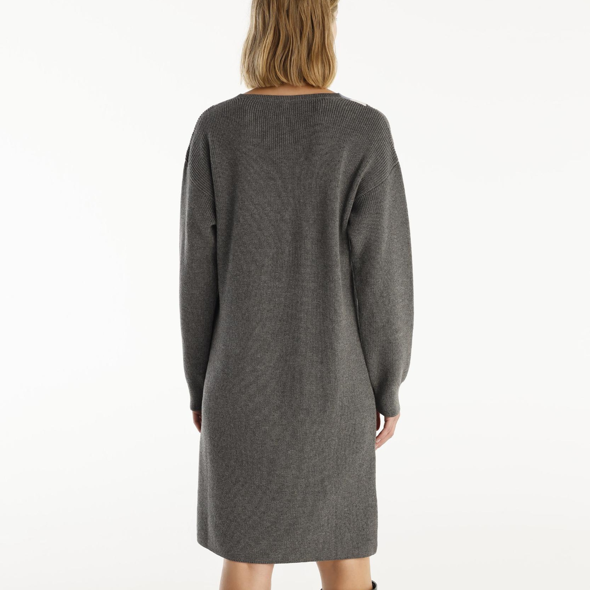 YARGICI V-Yakalı Triko Elbise