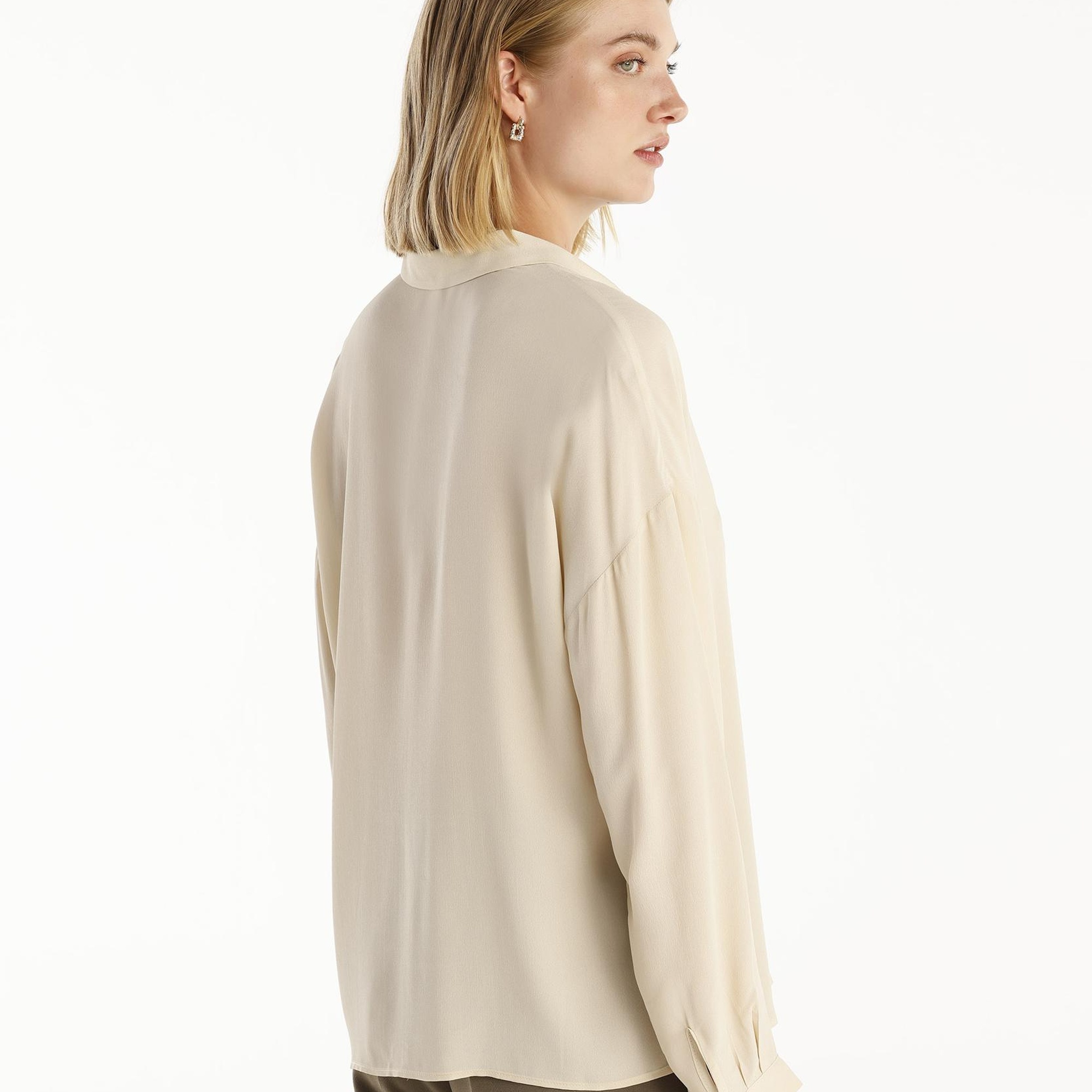 Geniş Manşetli Gömlek