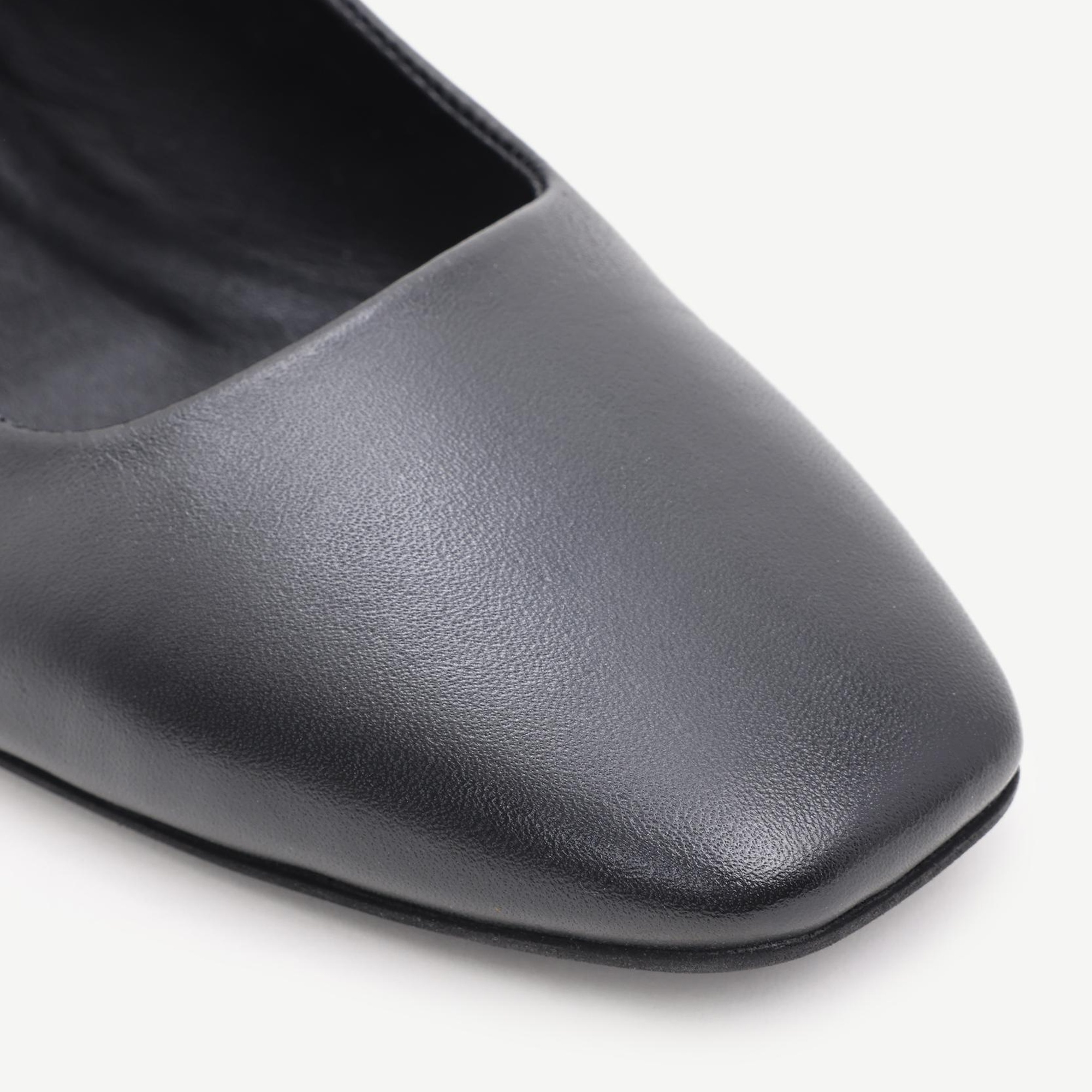 YARGICI Yumuşak Tabanlı Toka Detaylı Deri Babet