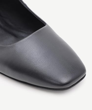  YARGICI Yumuşak Tabanlı Toka Detaylı Deri Babet