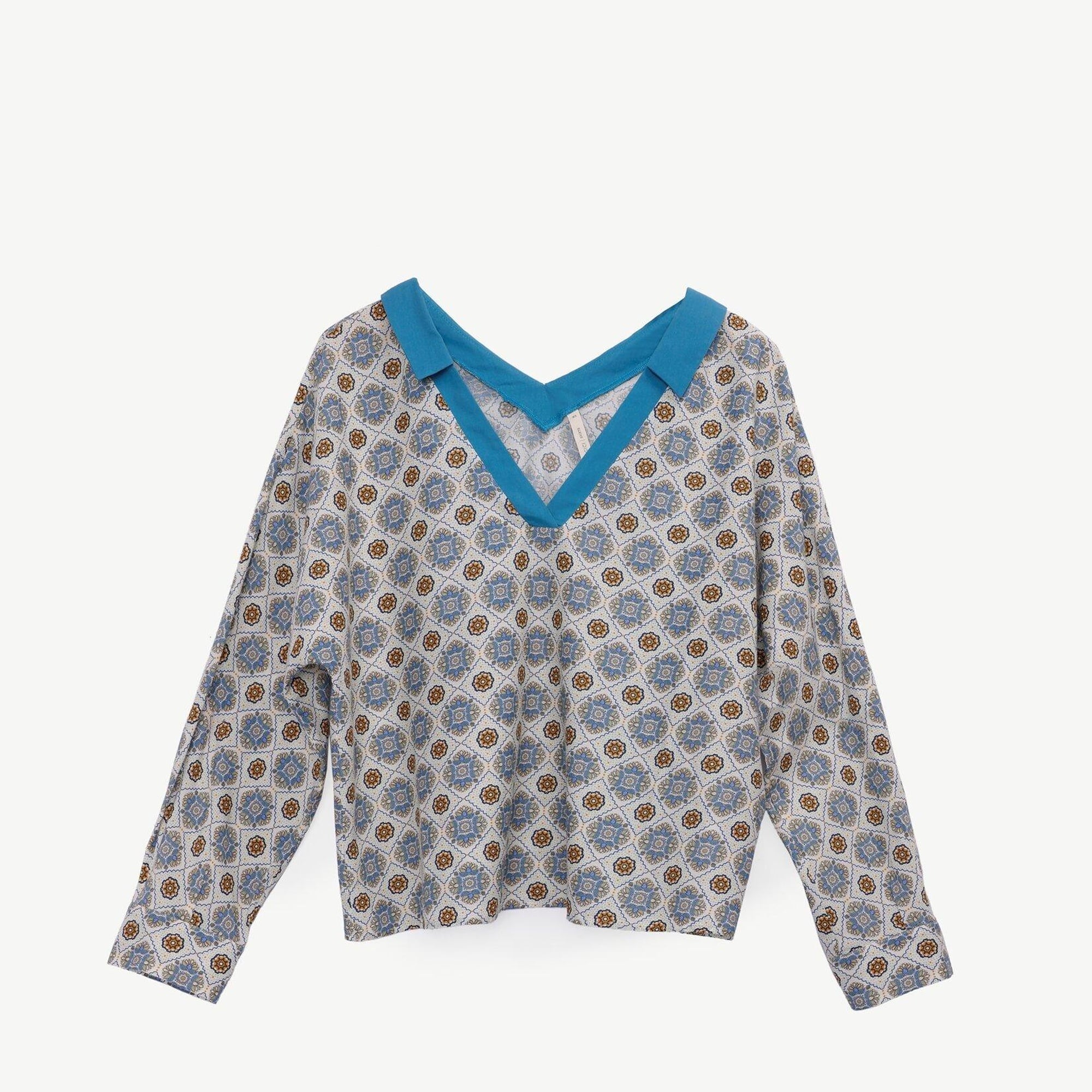 Yaka Detaylı Gömlek