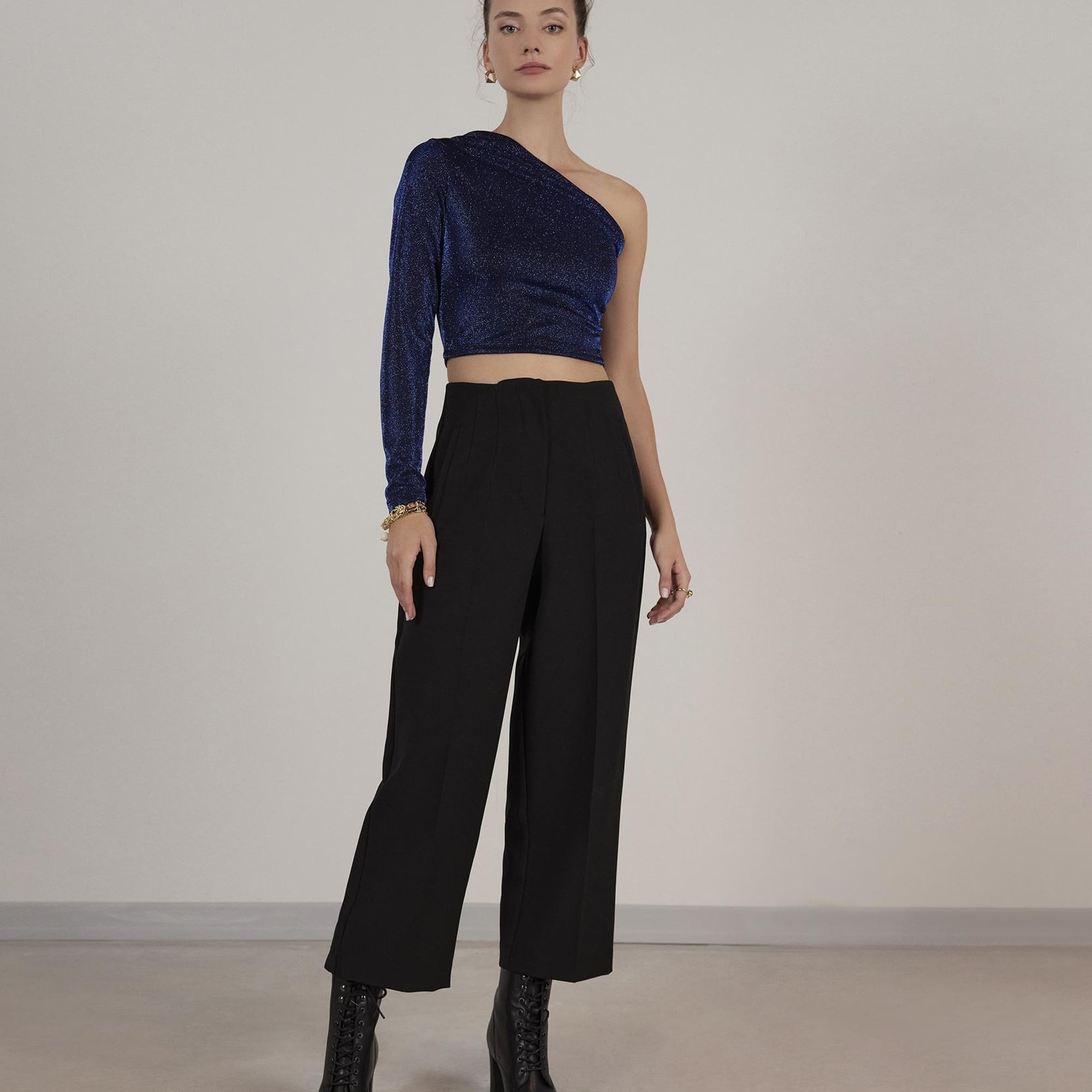 YARGICI Simli Tek Omuz T-Shırt