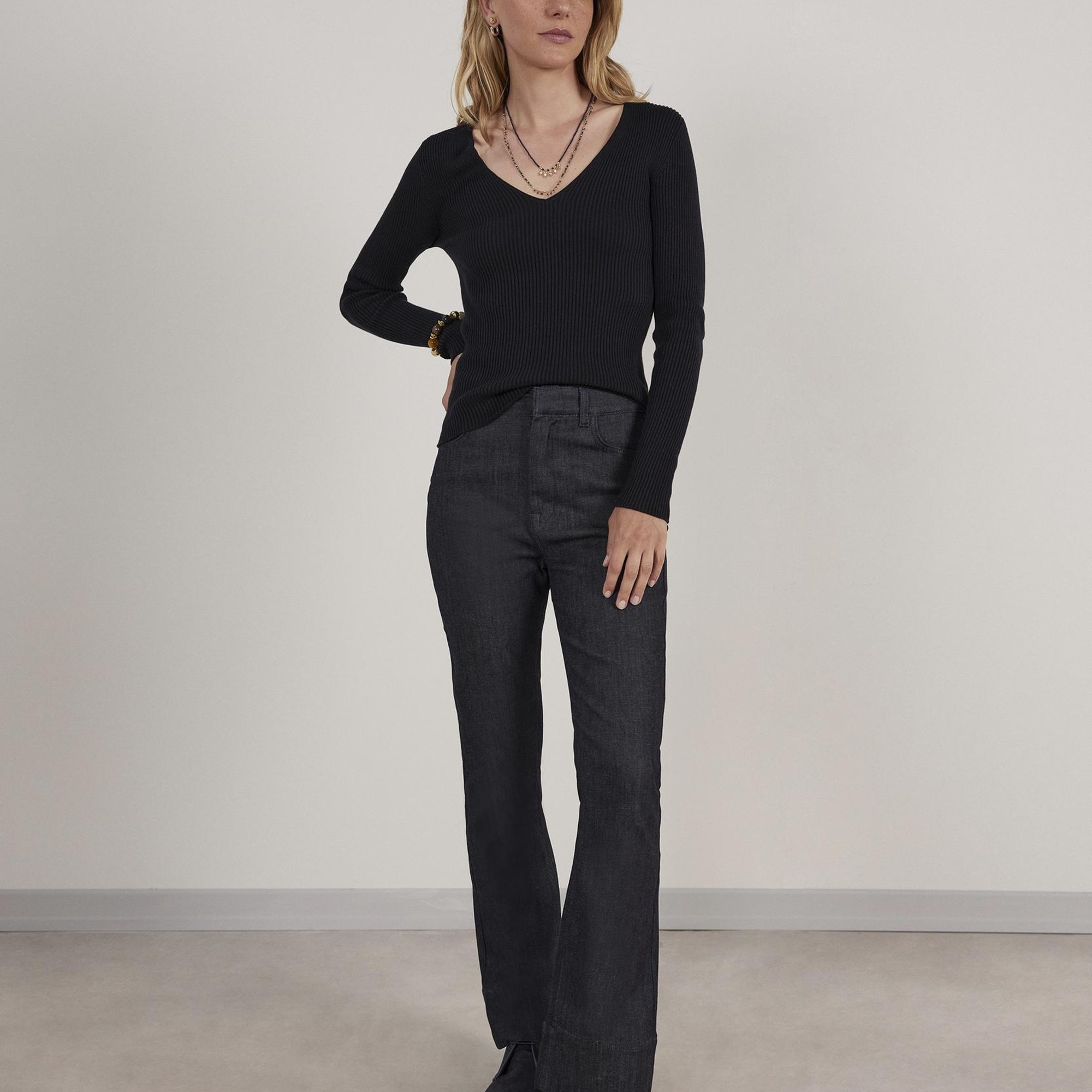 YARGICI V Yakalı Dikişsiz Triko