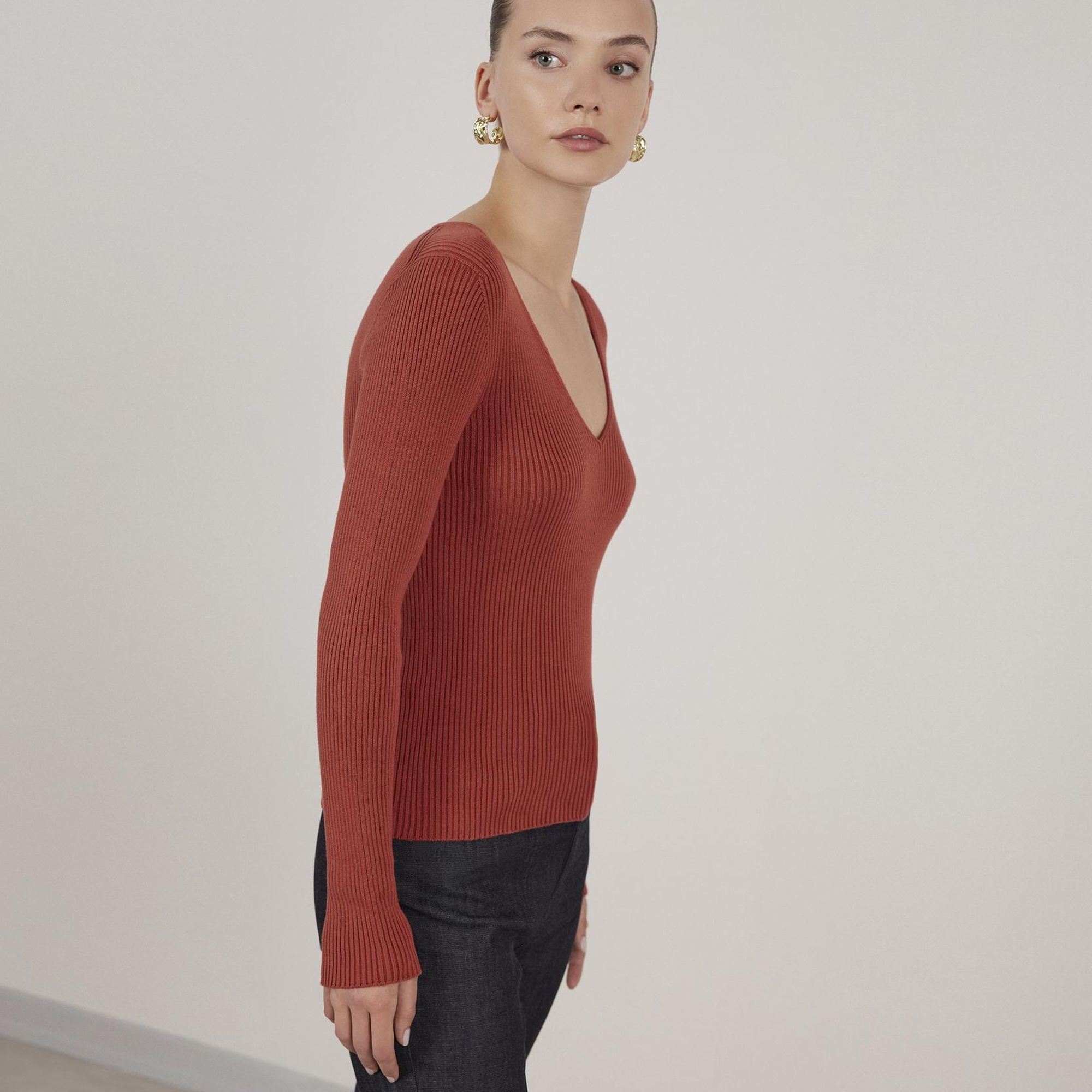 YARGICI V Yakalı Dikişsiz Triko