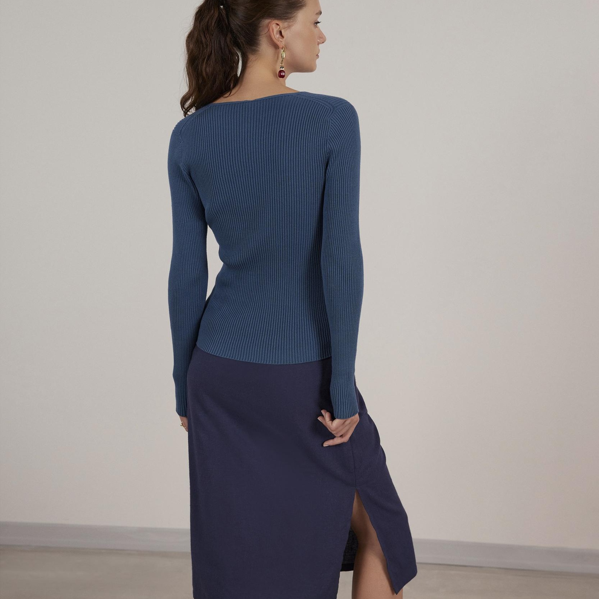 YARGICI V Yakalı Dikişsiz Triko