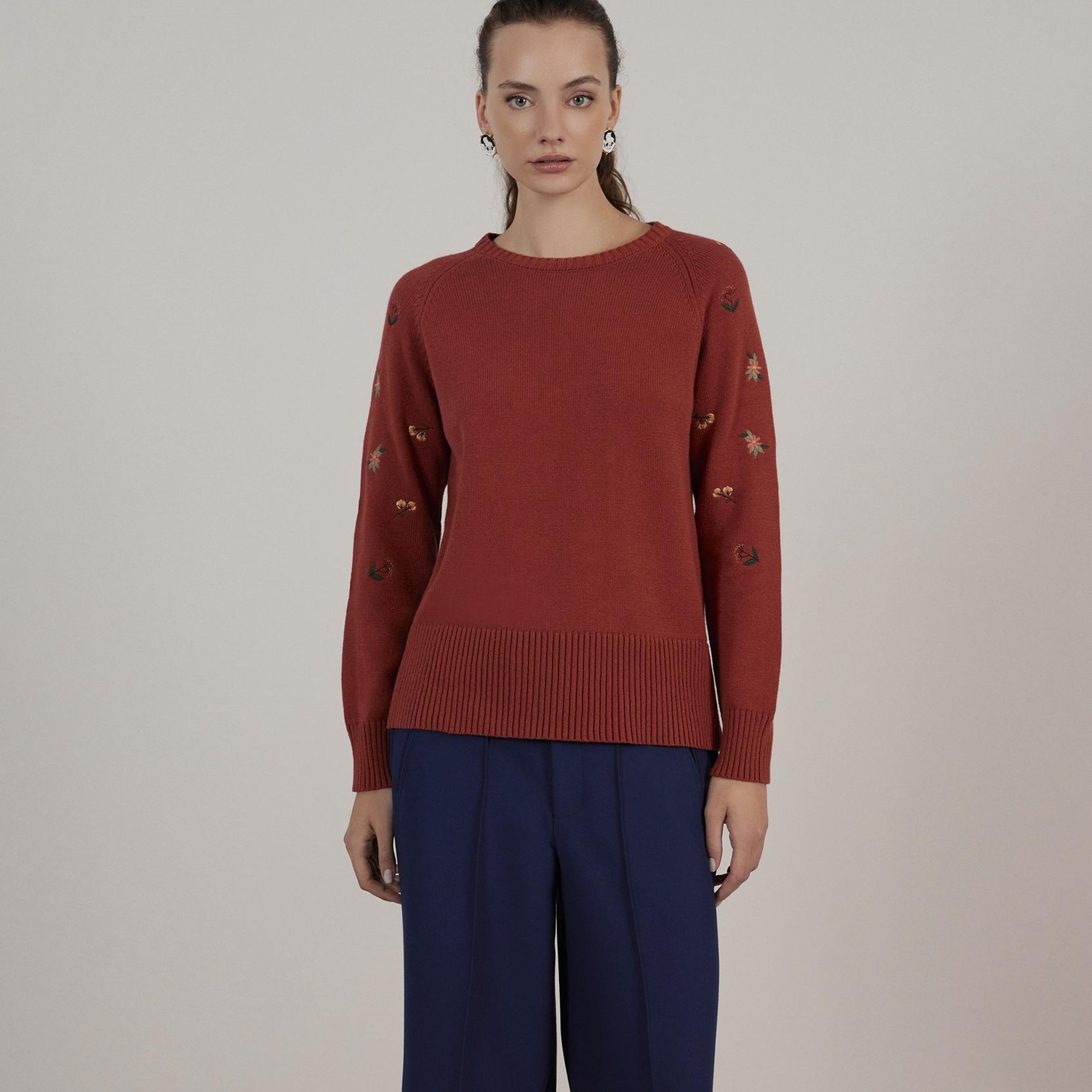 YARGICI Nakış Detaylı Triko