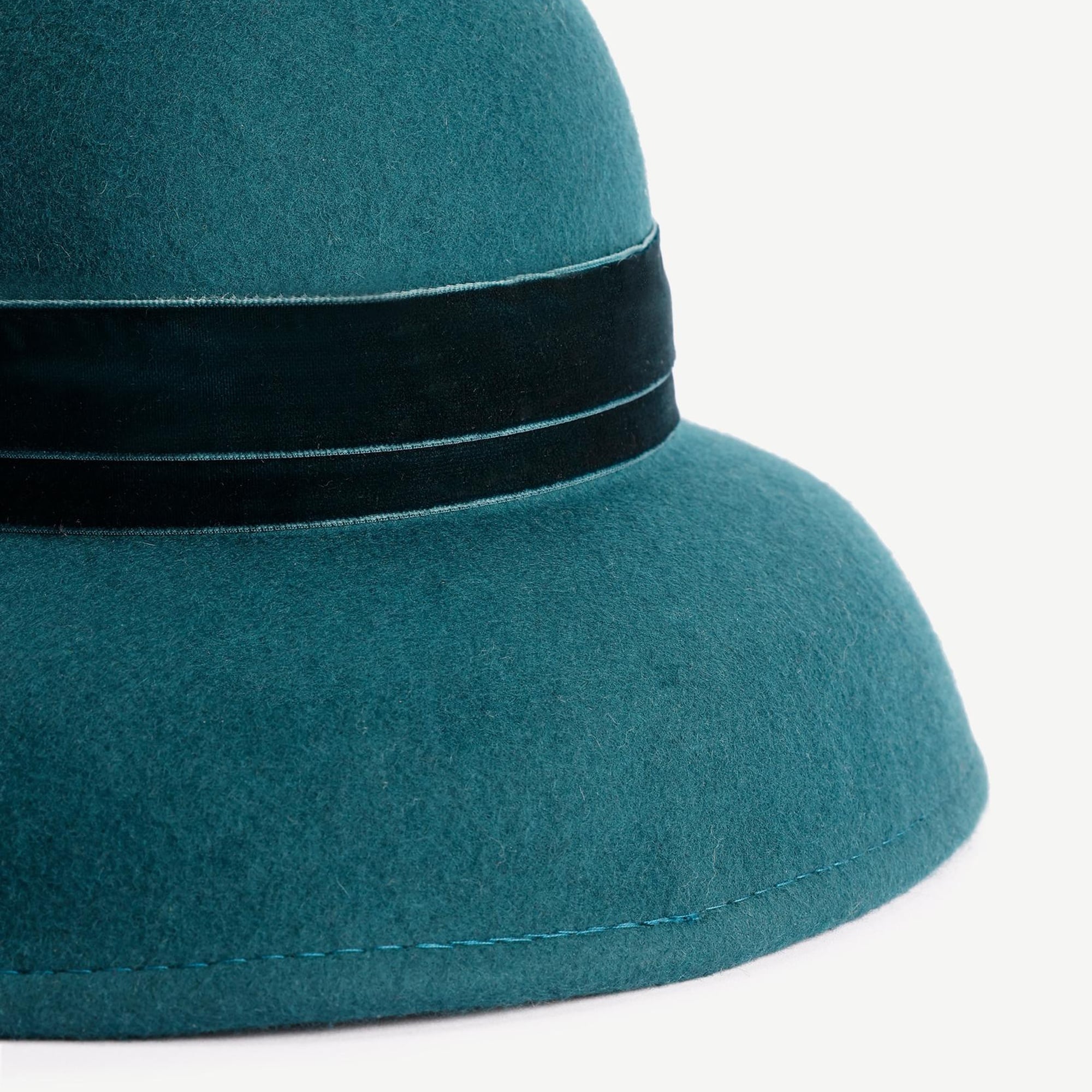 YARGICI Kadife Detaylı Retro Şapka