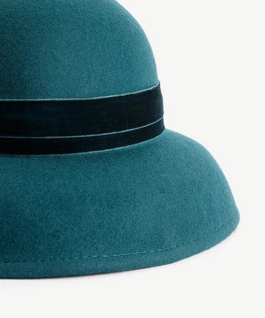  YARGICI Kadife Detaylı Retro Şapka