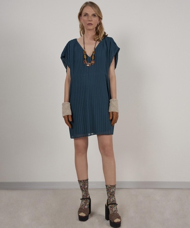  YARGICI V Yaka Elbise