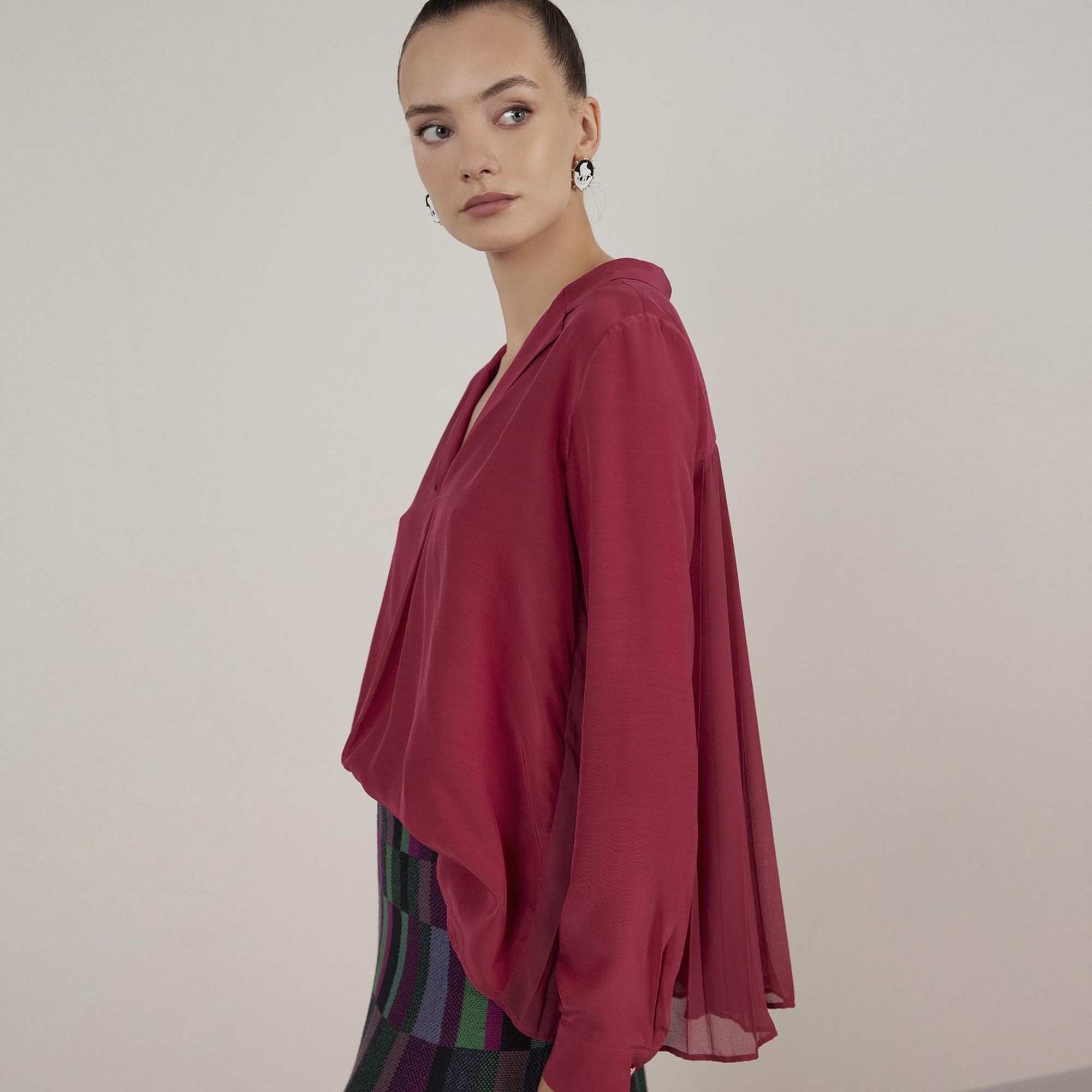 YARGICI Arka Detaylı Bluz