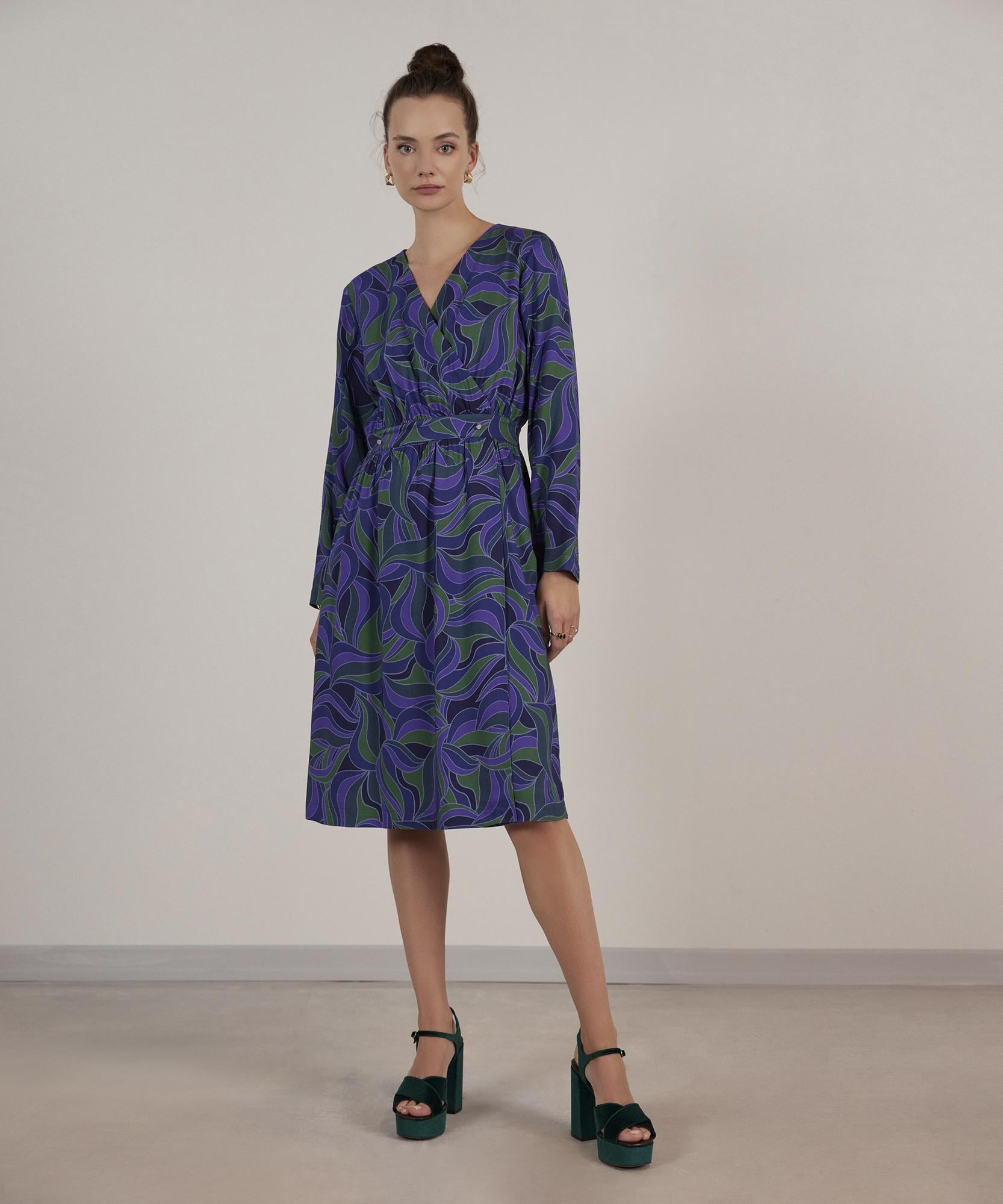  YARGICI V Yaka Elbise