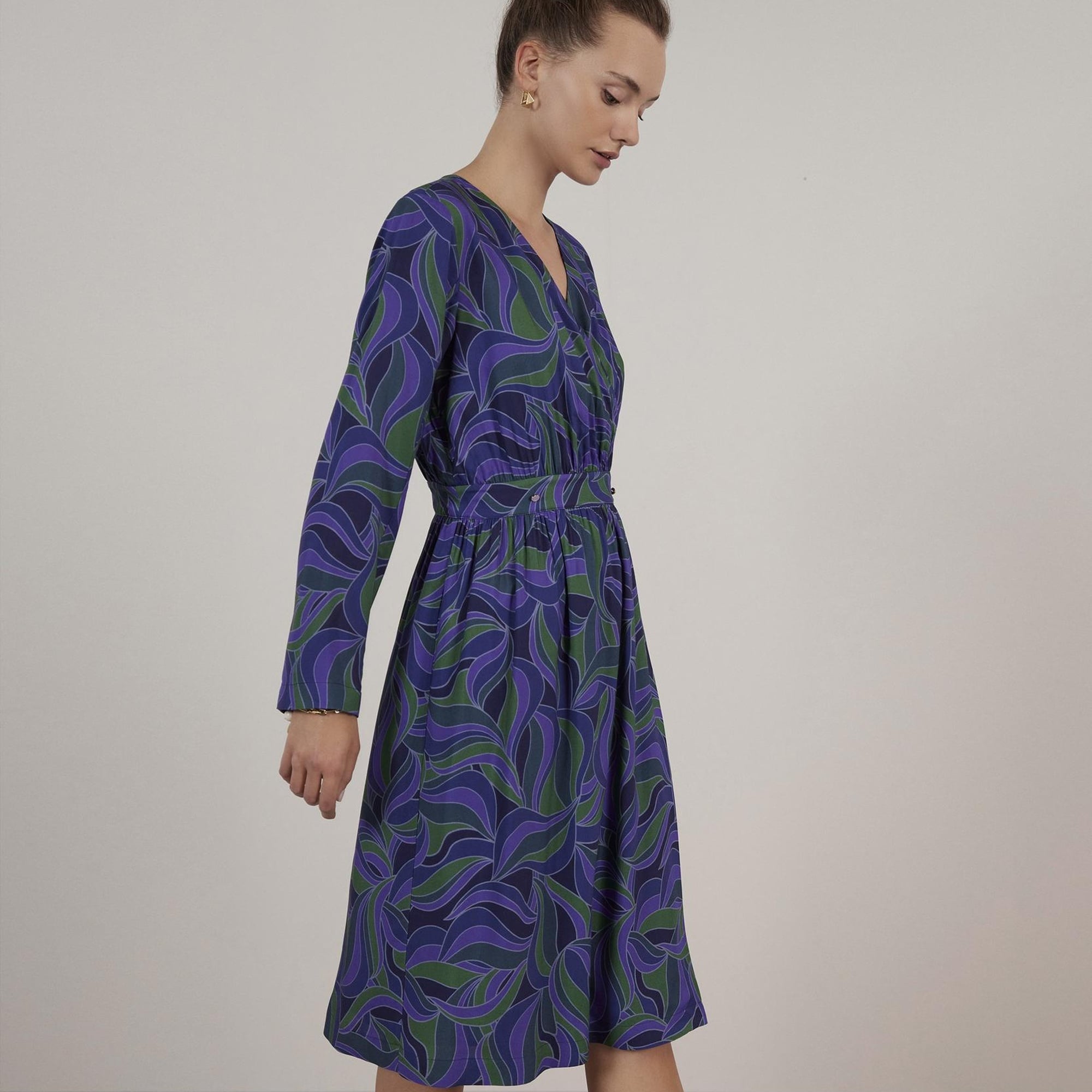 YARGICI V Yaka Elbise