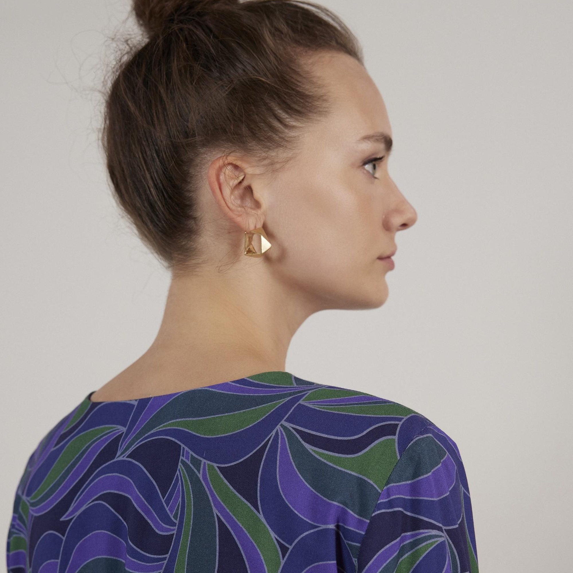 YARGICI V Yaka Elbise