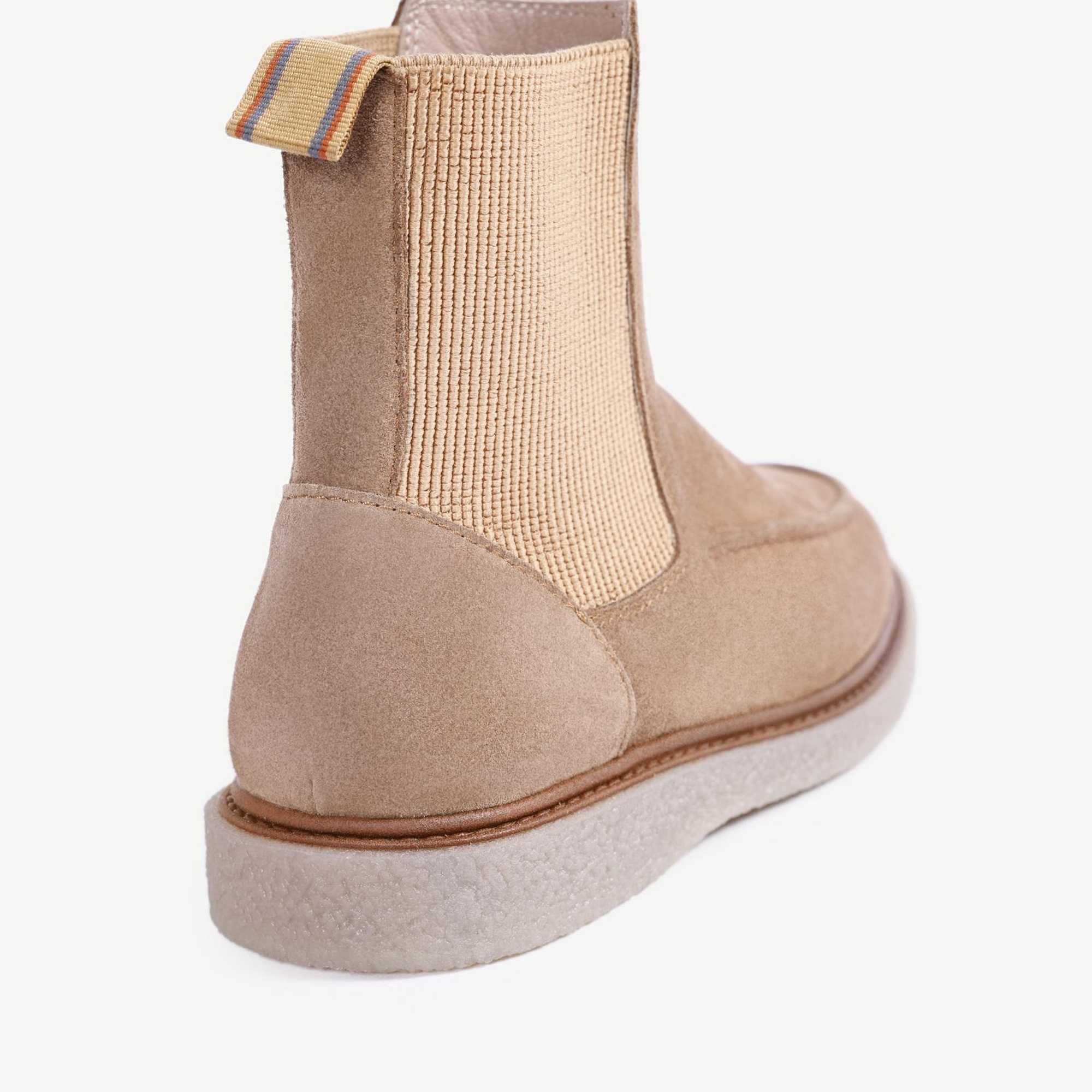 YARGICI Retro Görünümlü Lastikli Bot