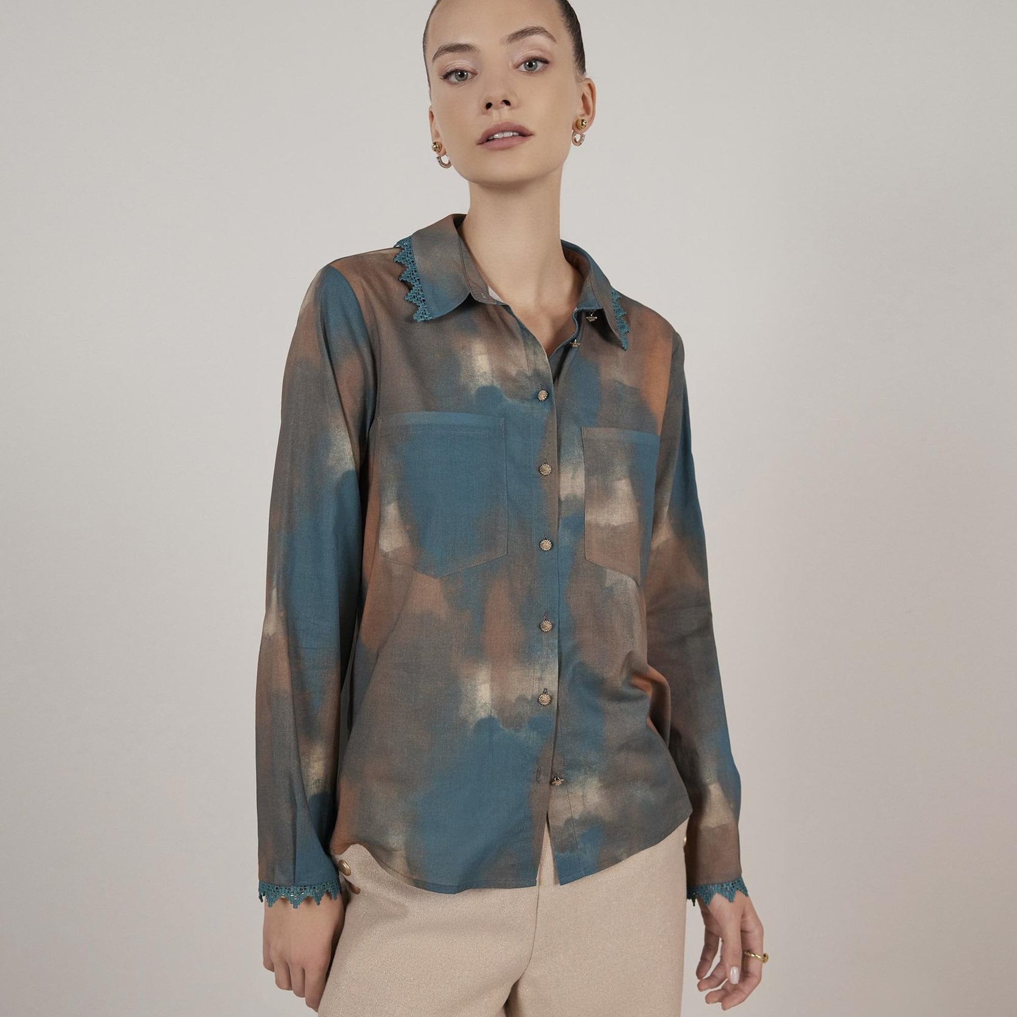 Dantel Detaylı Gömlek