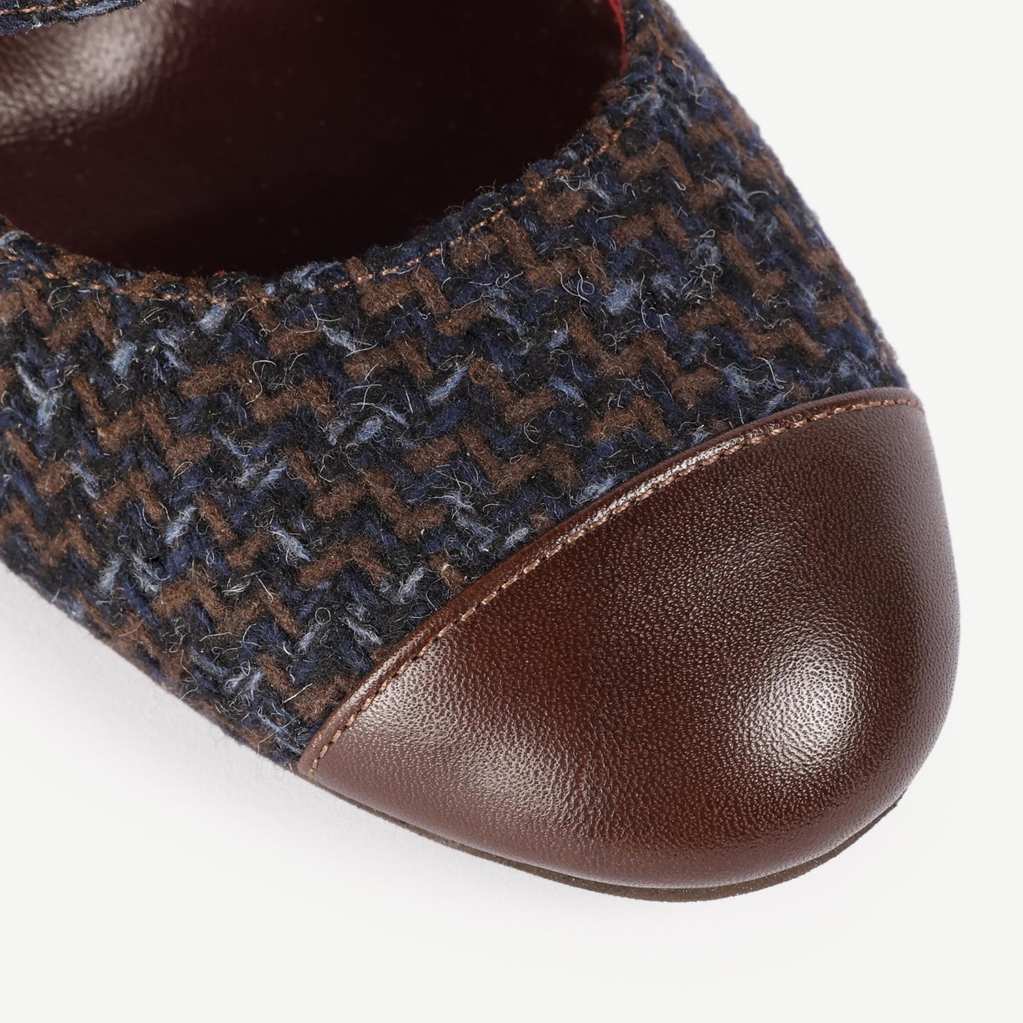 YARGICI Retro Düğmeli Topuklu Kumaş Ayakkabı