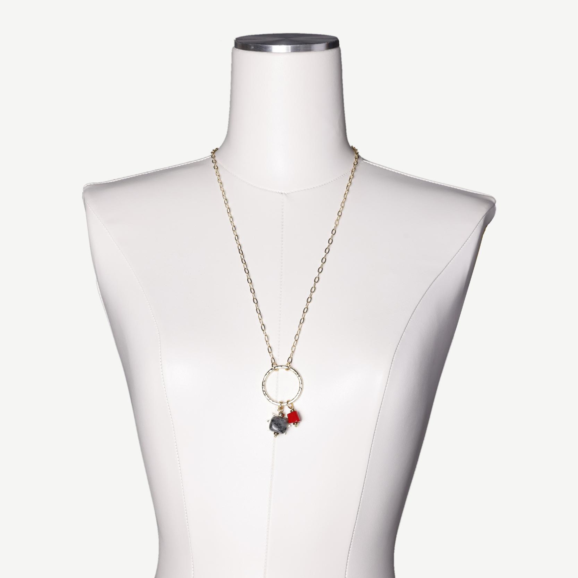 YARGICI İnce Zincir Siyah Kırmızı Doğal Taşlı Kolye