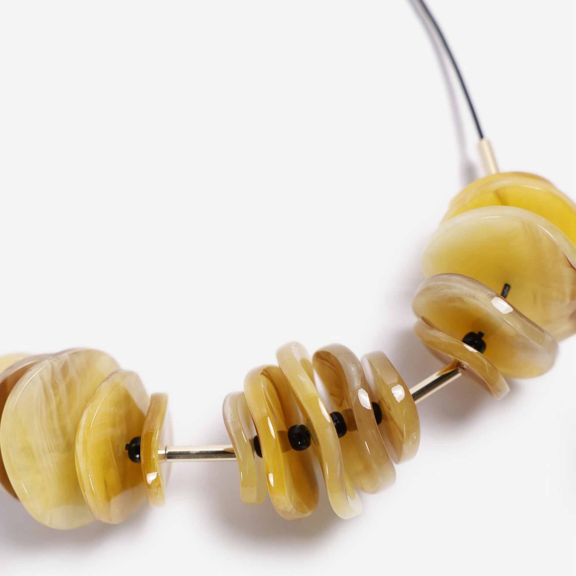 YARGICI Deri Saplı Yuvarlak Formlu Kolye