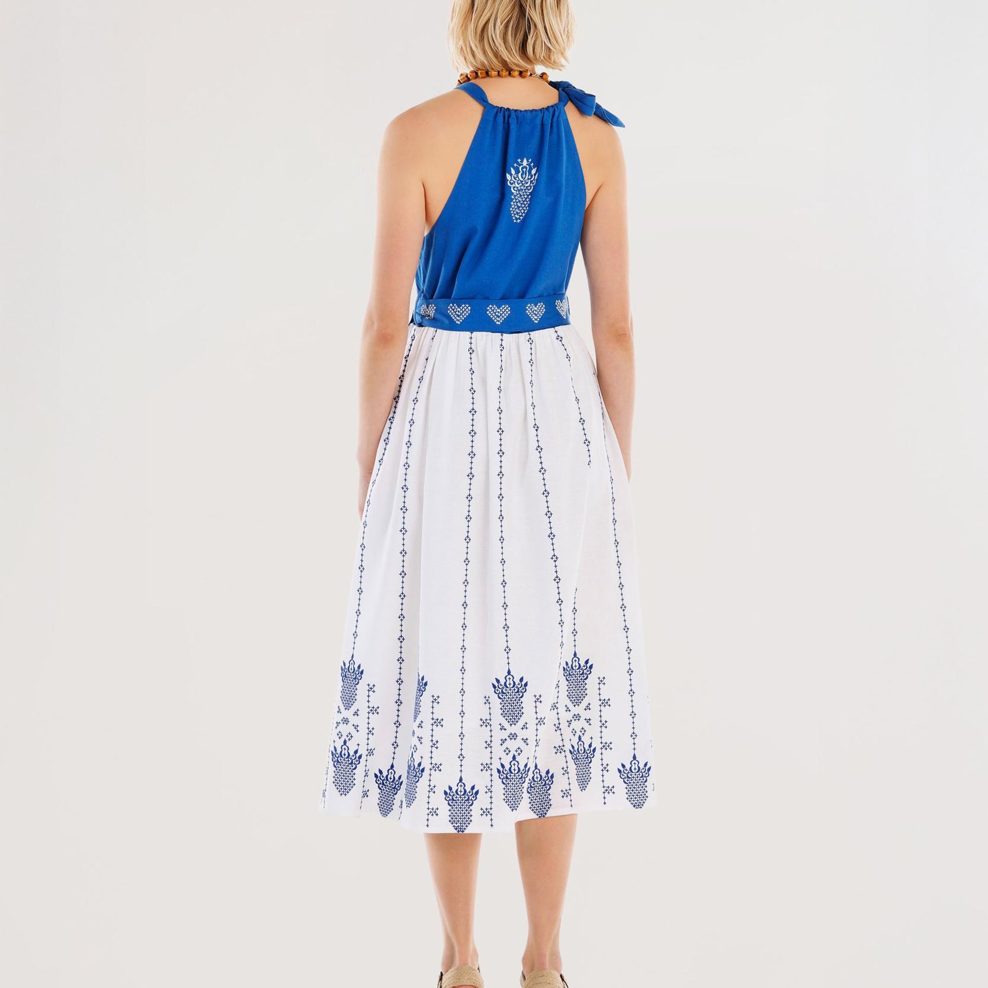 YARGICI Nakış Detaylı Kemerli Kolsuz Uzun Elbise