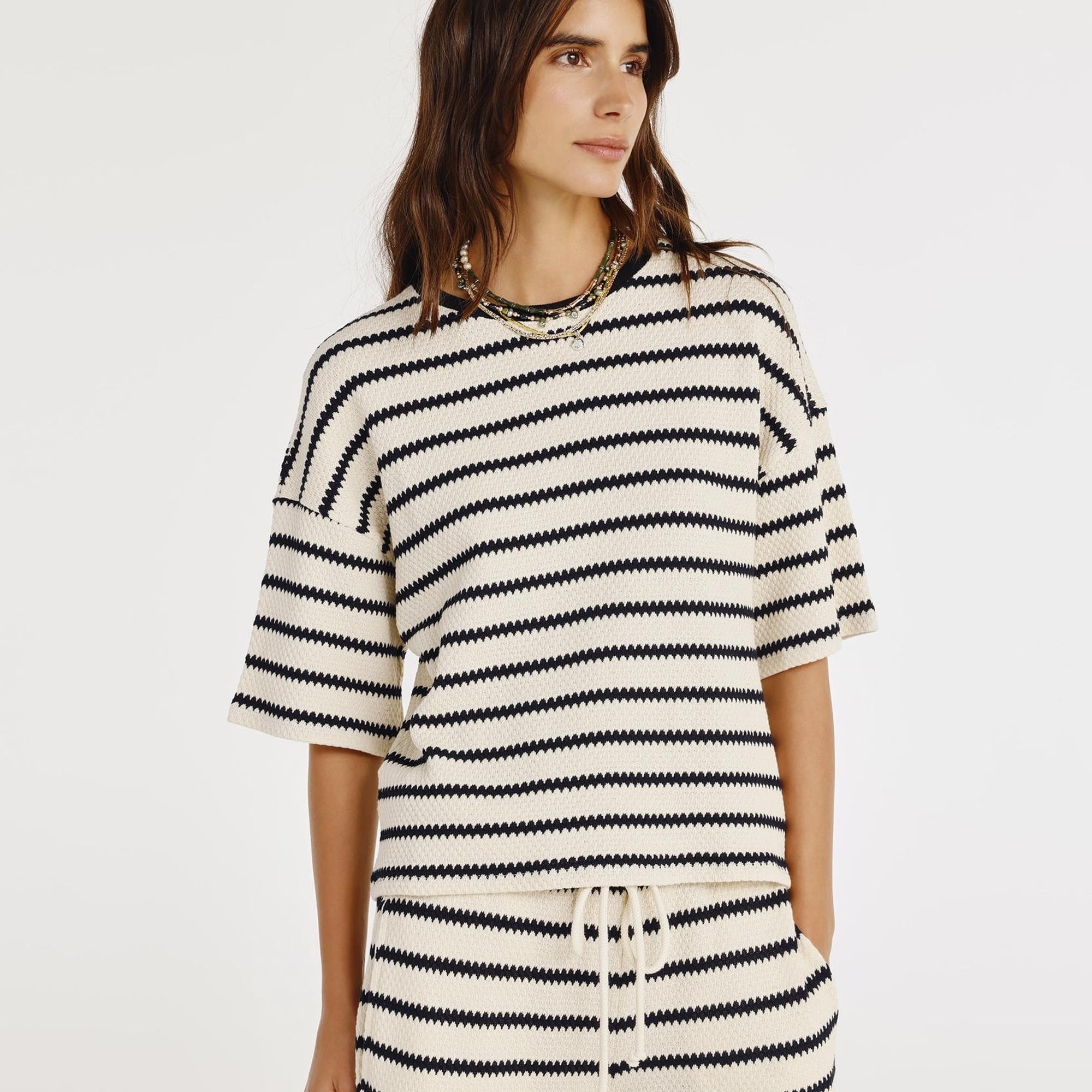 YARGICI Düşük Omuzlu T-shirt