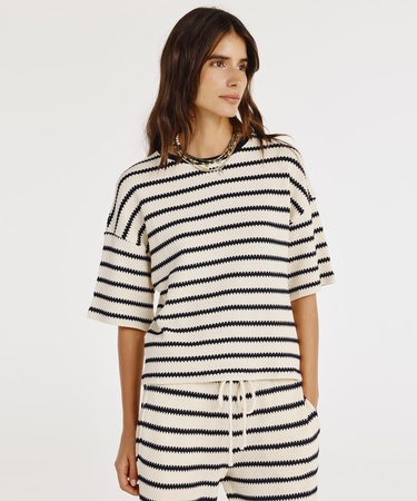  YARGICI Düşük Omuzlu T-shirt