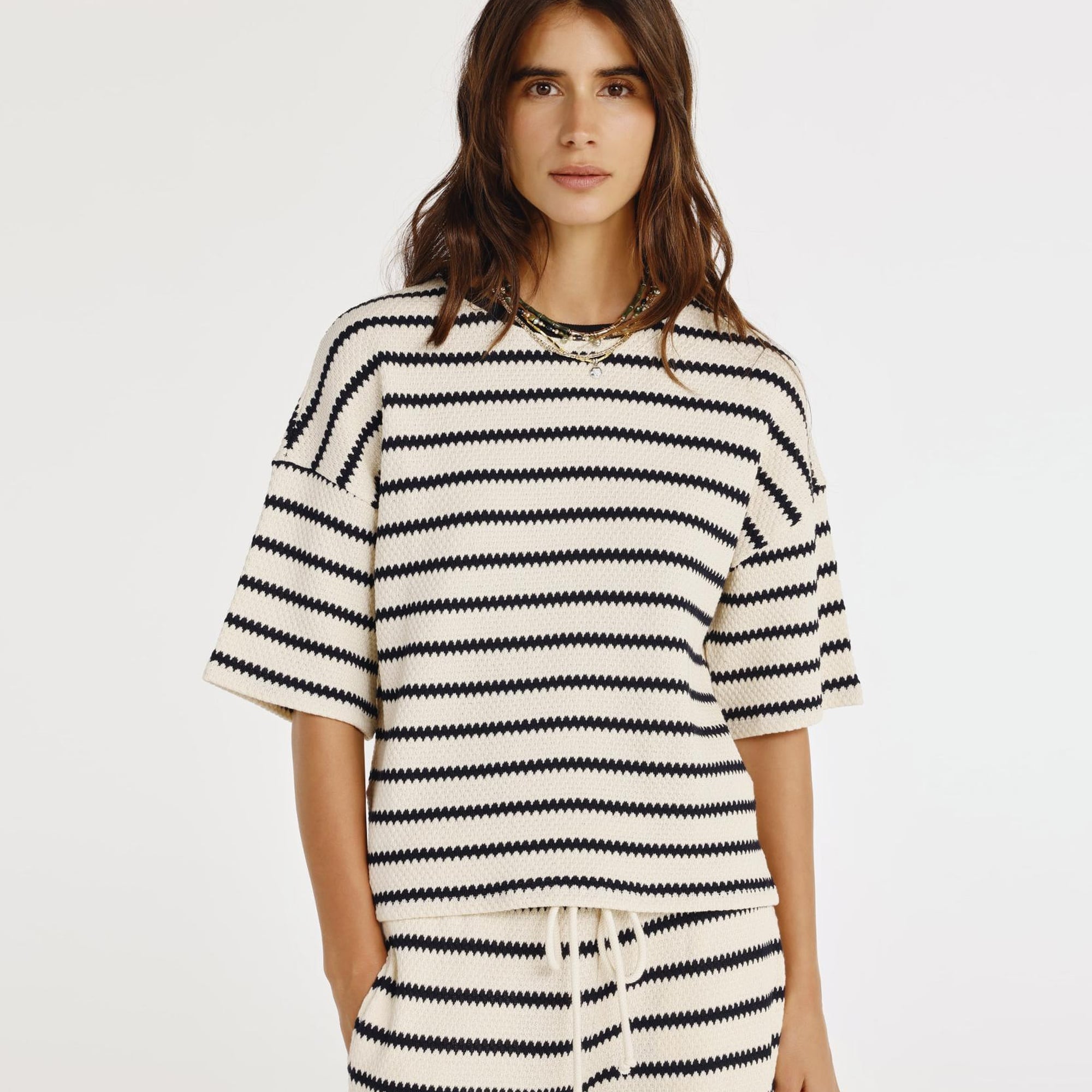 YARGICI Düşük Omuzlu T-shirt