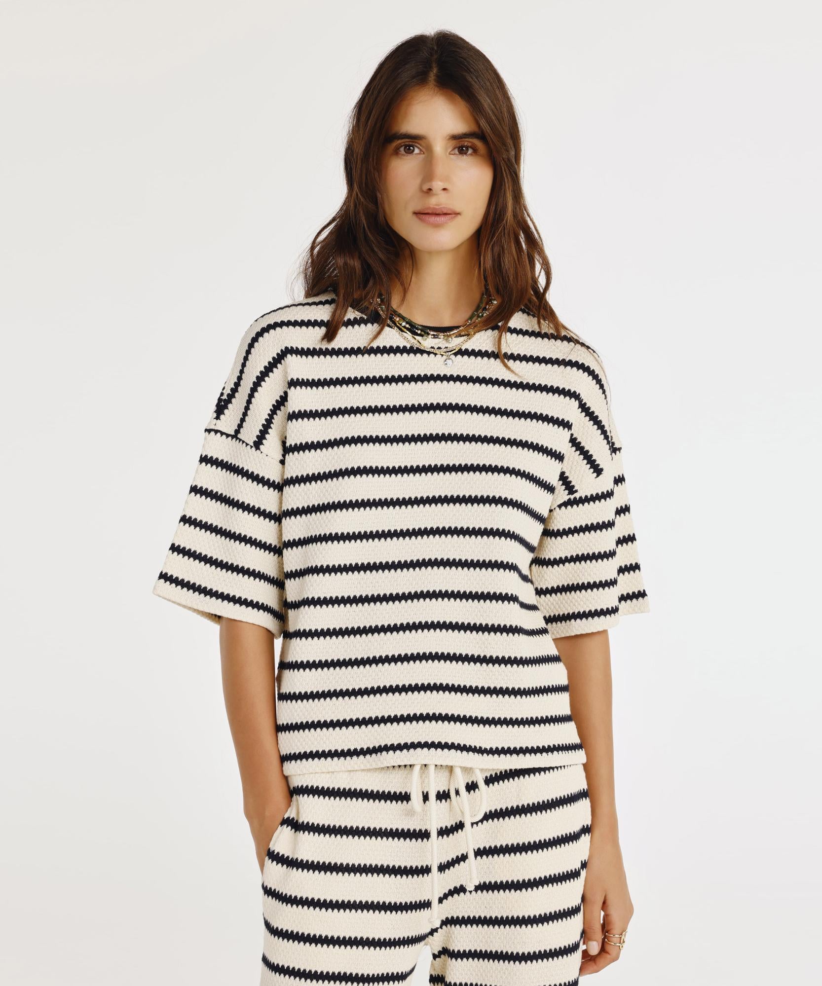  YARGICI Düşük Omuzlu T-shirt