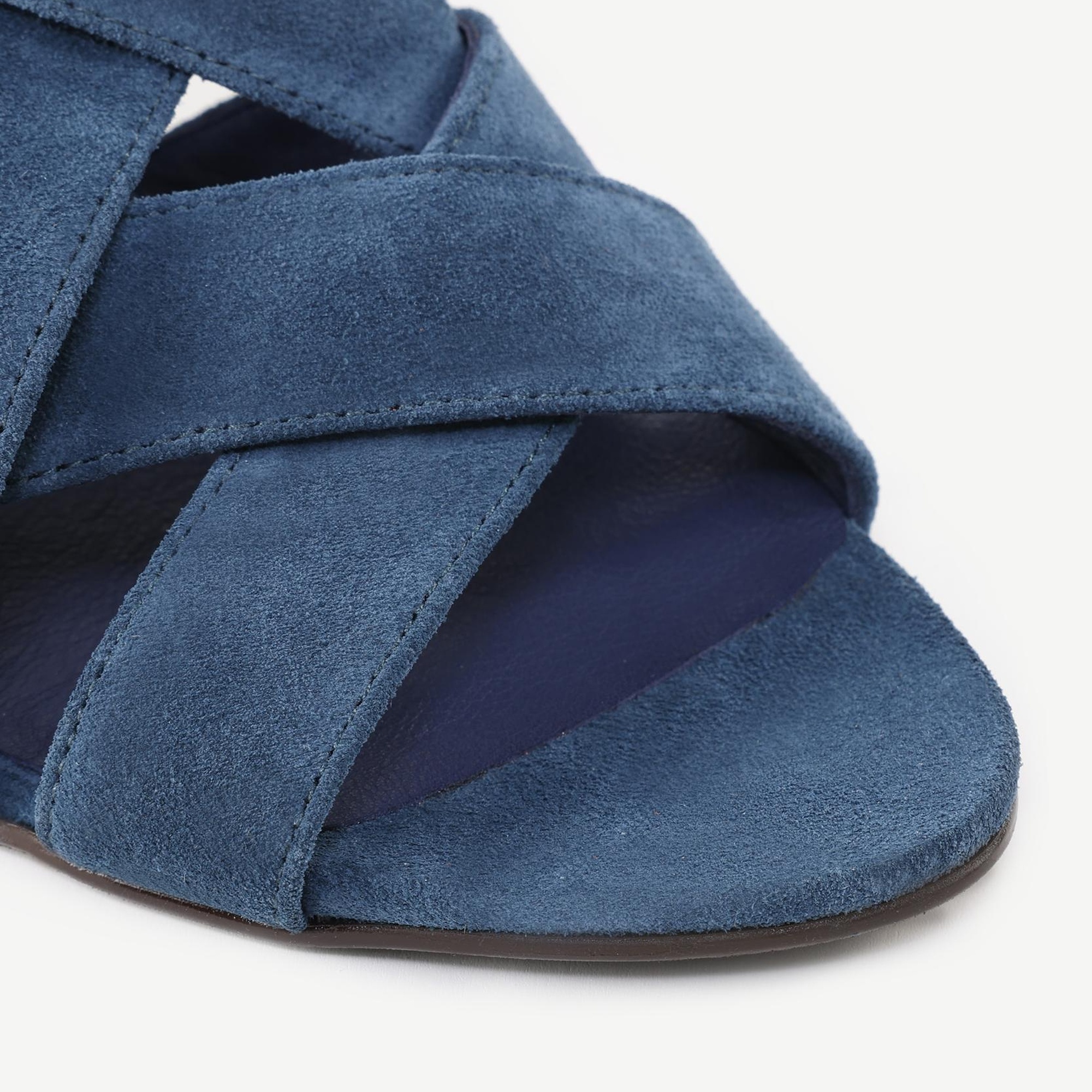 YARGICI Çapraz Bantlı Deri Topuklu Sandalet