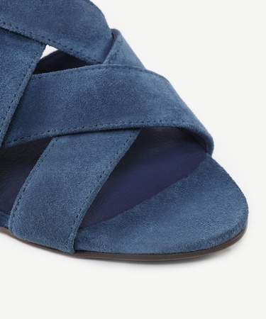  YARGICI Çapraz Bantlı Deri Topuklu Sandalet