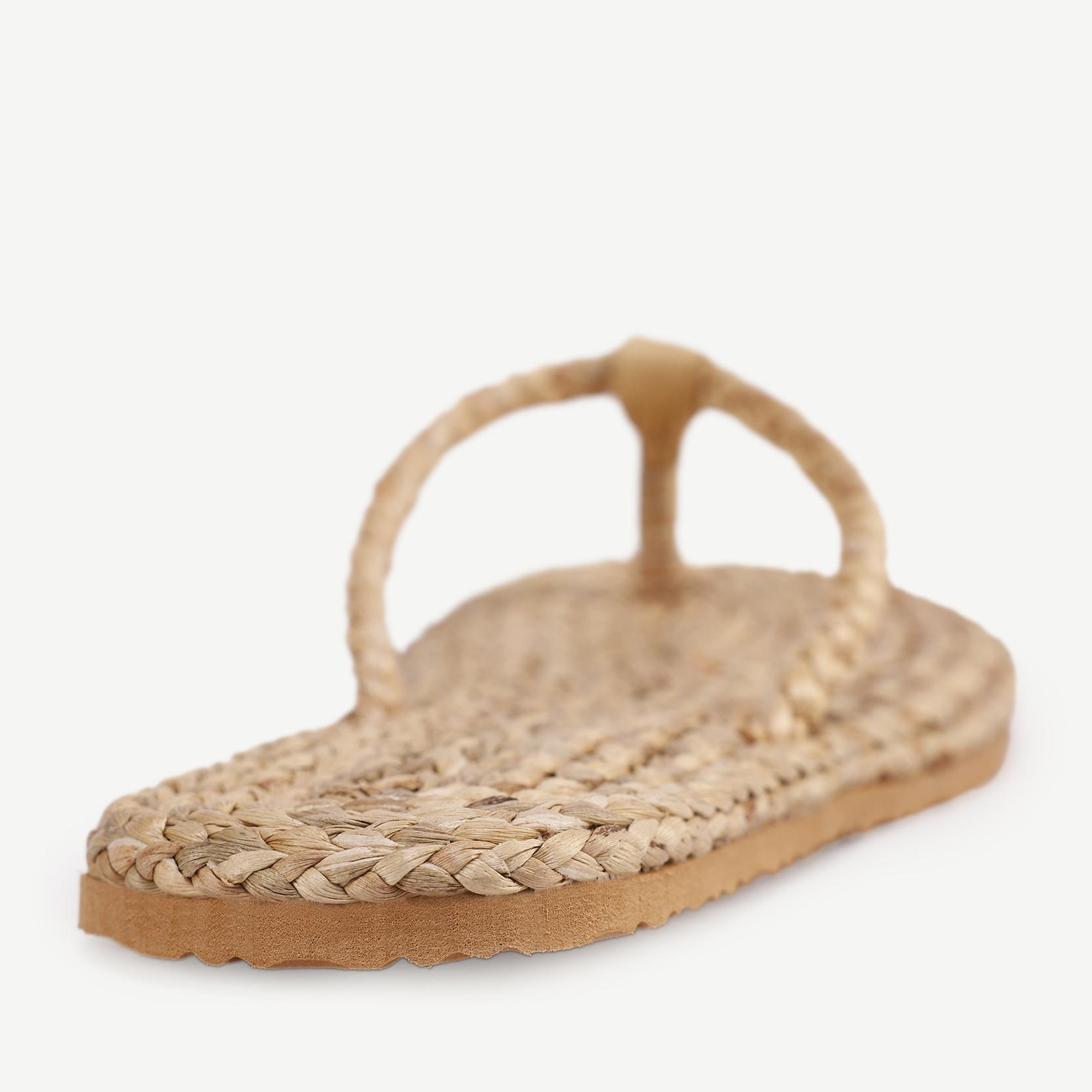 YARGICI Su Sümbülü Yaprağından Örülmüş Hasır Terlik