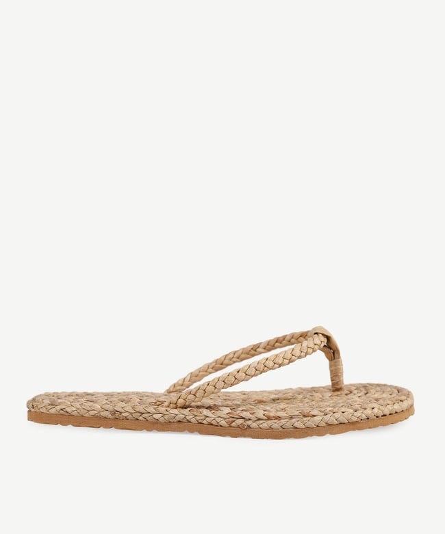  Su Sümbülü Yaprağından Örülmüş Hasır Terlik